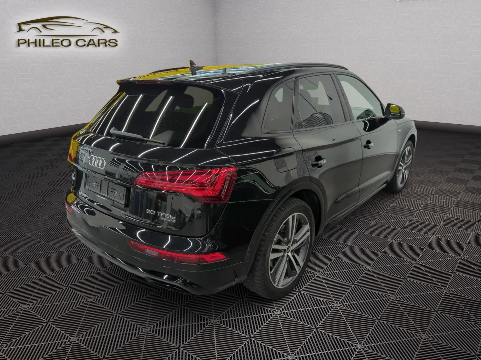 AUDI Q5 50 TFSI e PHEV S line quattro S-tronic-image-1