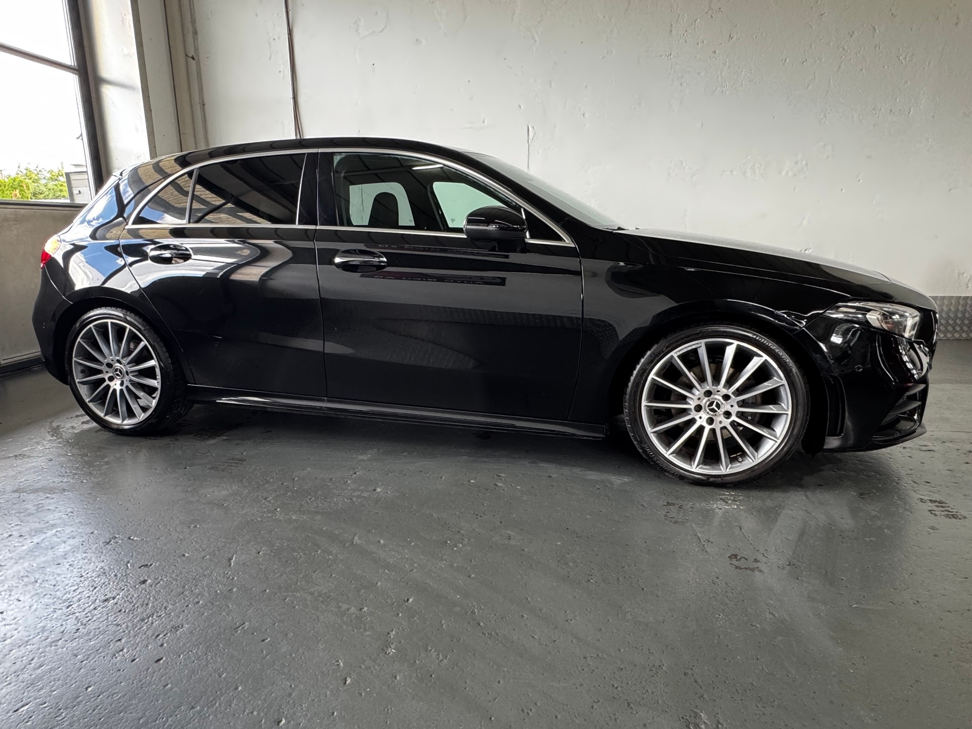 MERCEDES-BENZ A 200 AMG Line 7G-DCT-image-6