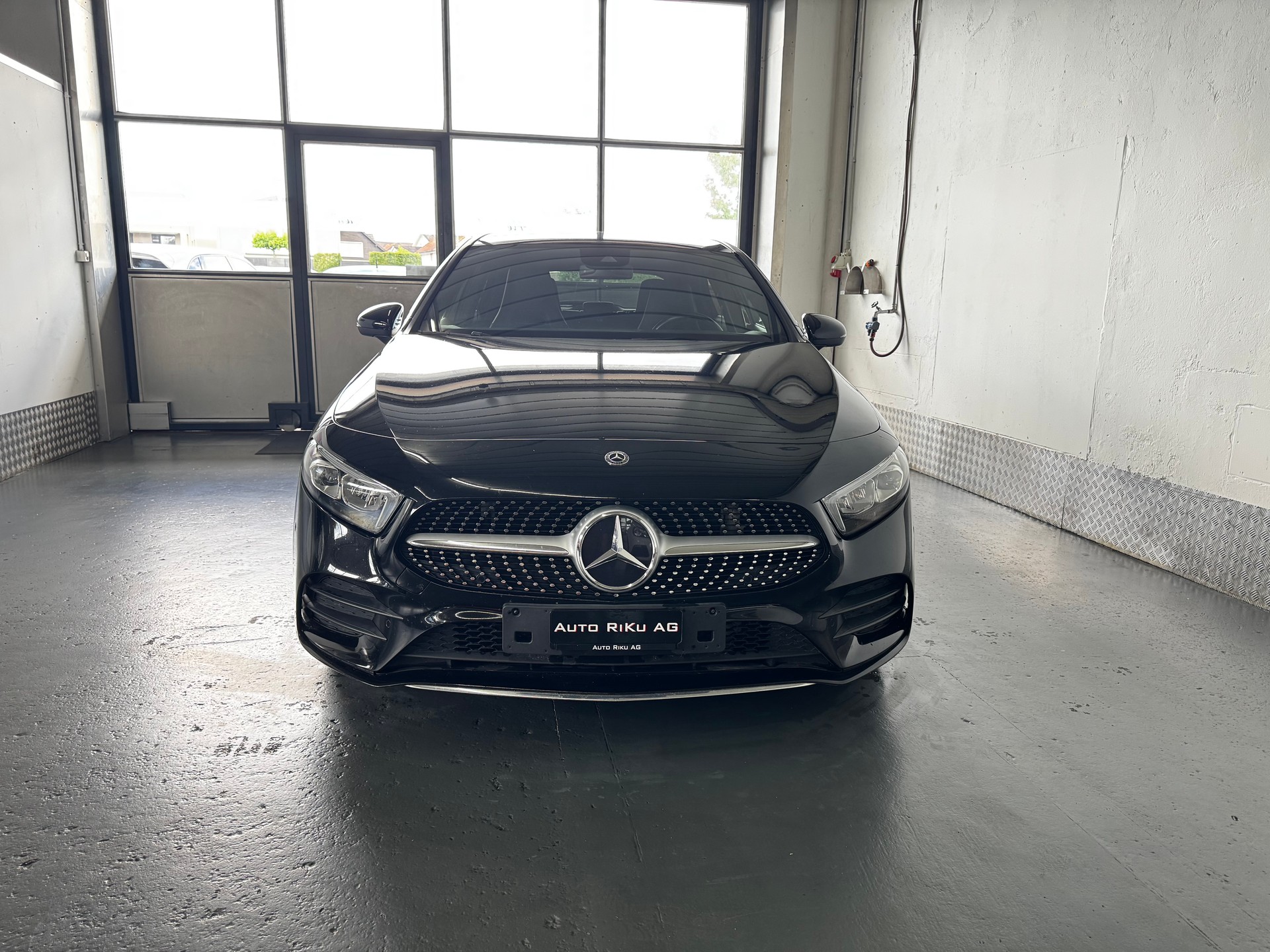 MERCEDES-BENZ A 200 AMG Line 7G-DCT-image-3