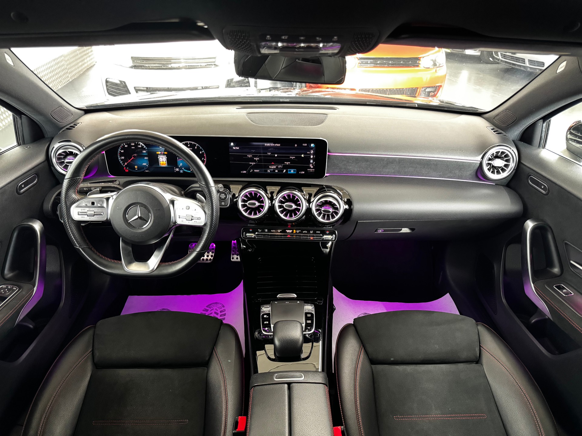 MERCEDES-BENZ A 200 AMG Line 7G-DCT-image-14