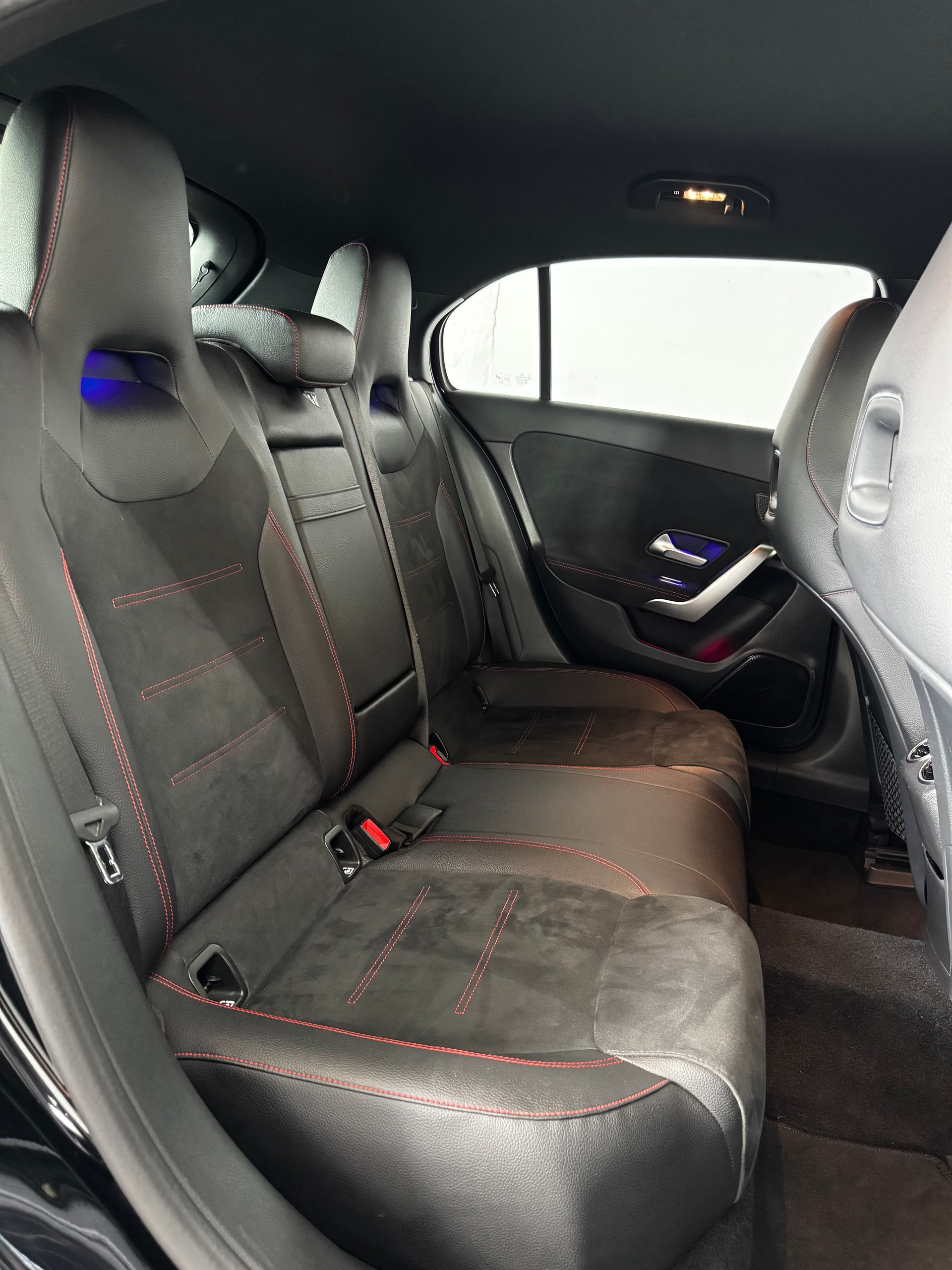 MERCEDES-BENZ A 200 AMG Line 7G-DCT-image-21