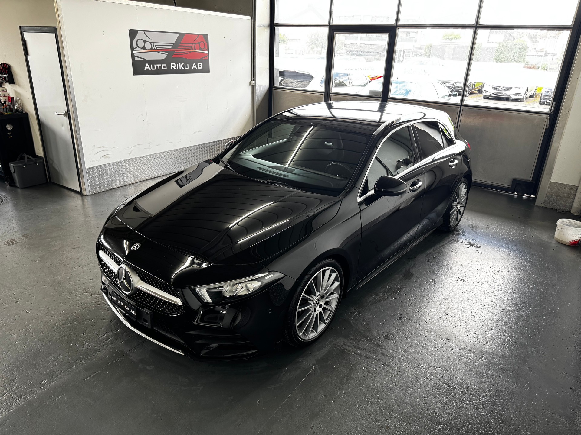 MERCEDES-BENZ A 200 AMG Line 7G-DCT-image-4