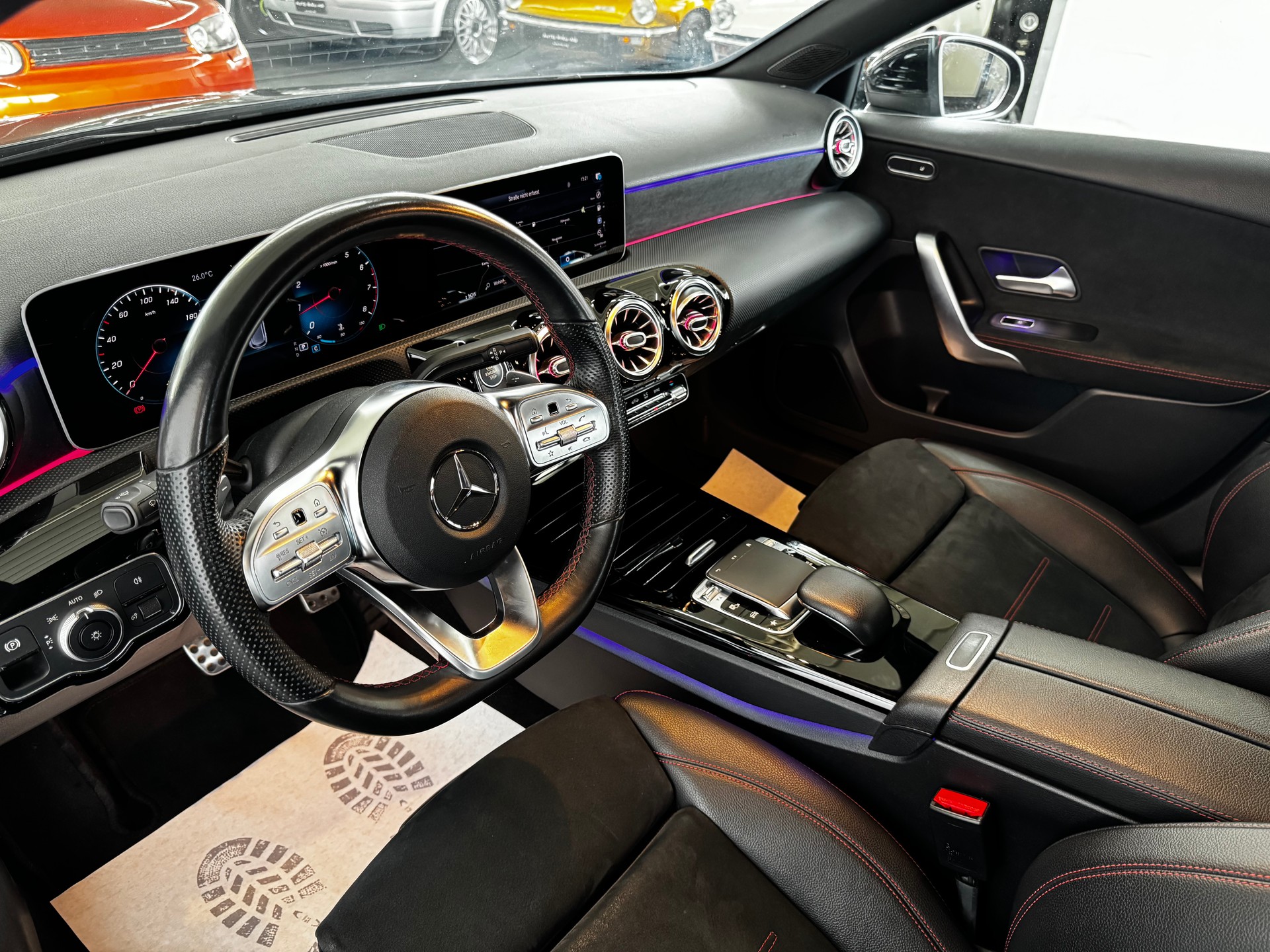 MERCEDES-BENZ A 200 AMG Line 7G-DCT-image-12