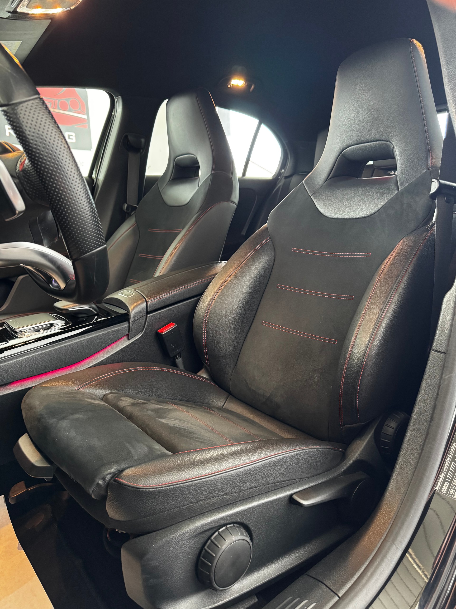 MERCEDES-BENZ A 200 AMG Line 7G-DCT-image-13