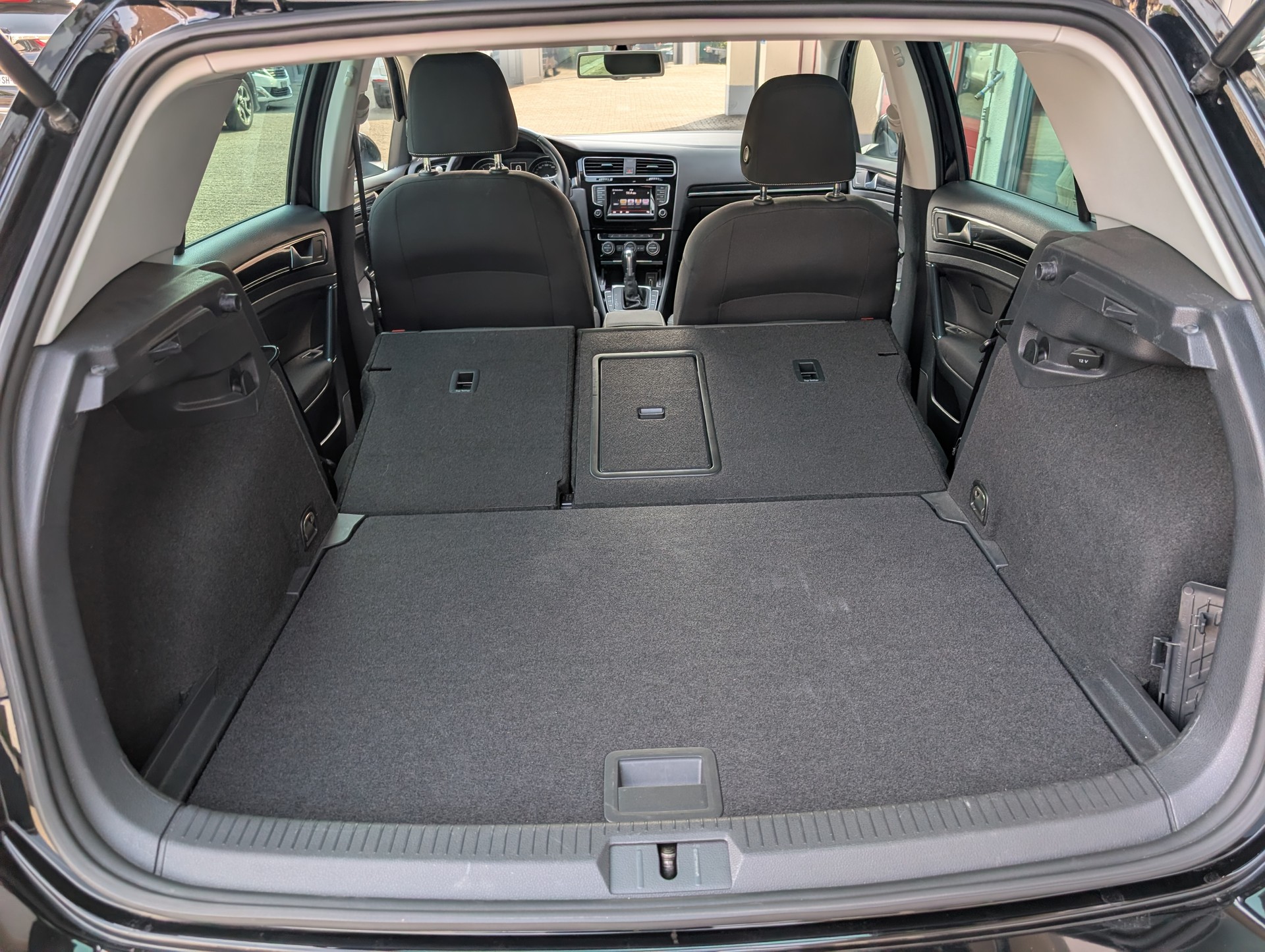 VW Golf 1.4 TSI R-Line Design DSG-image-8
