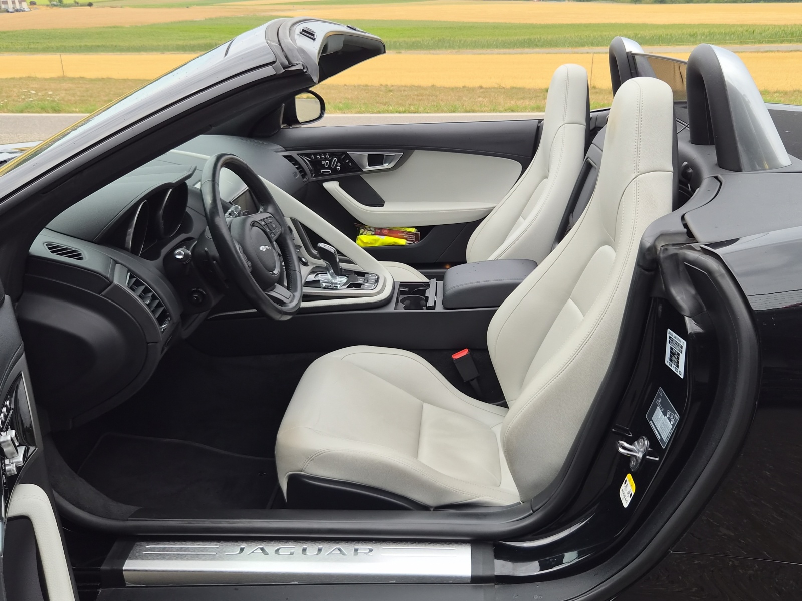 JAGUAR F-Type Convertible 3.0 V6-image-6