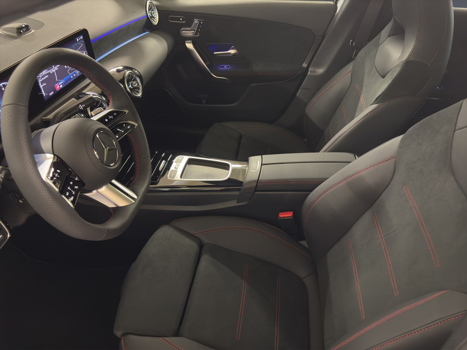 MERCEDES-BENZ A 220 4M Berline Compacte-image-8