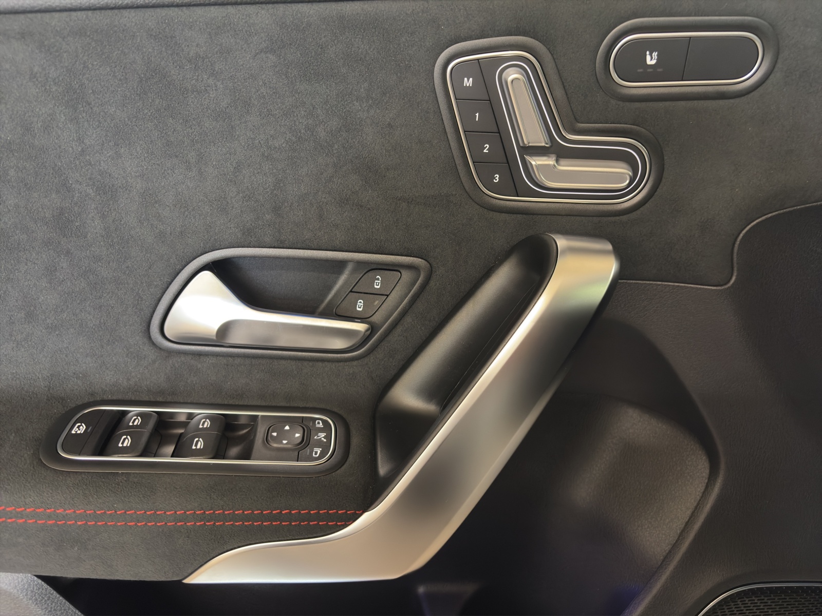 MERCEDES-BENZ A 220 4M Berline Compacte-image-12