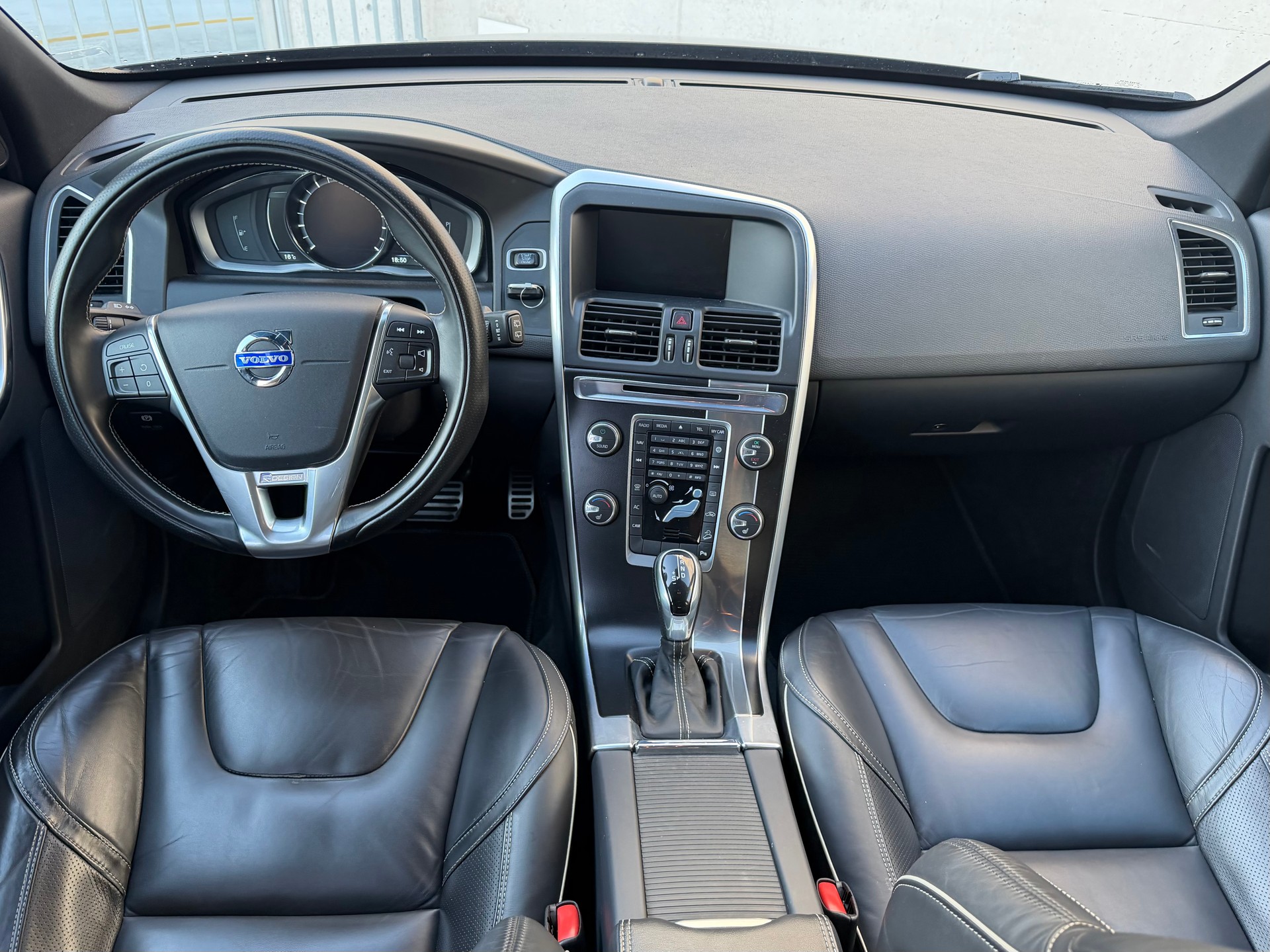 VOLVO XC60 3.0 T6 Summum R-Design AWD-image-2
