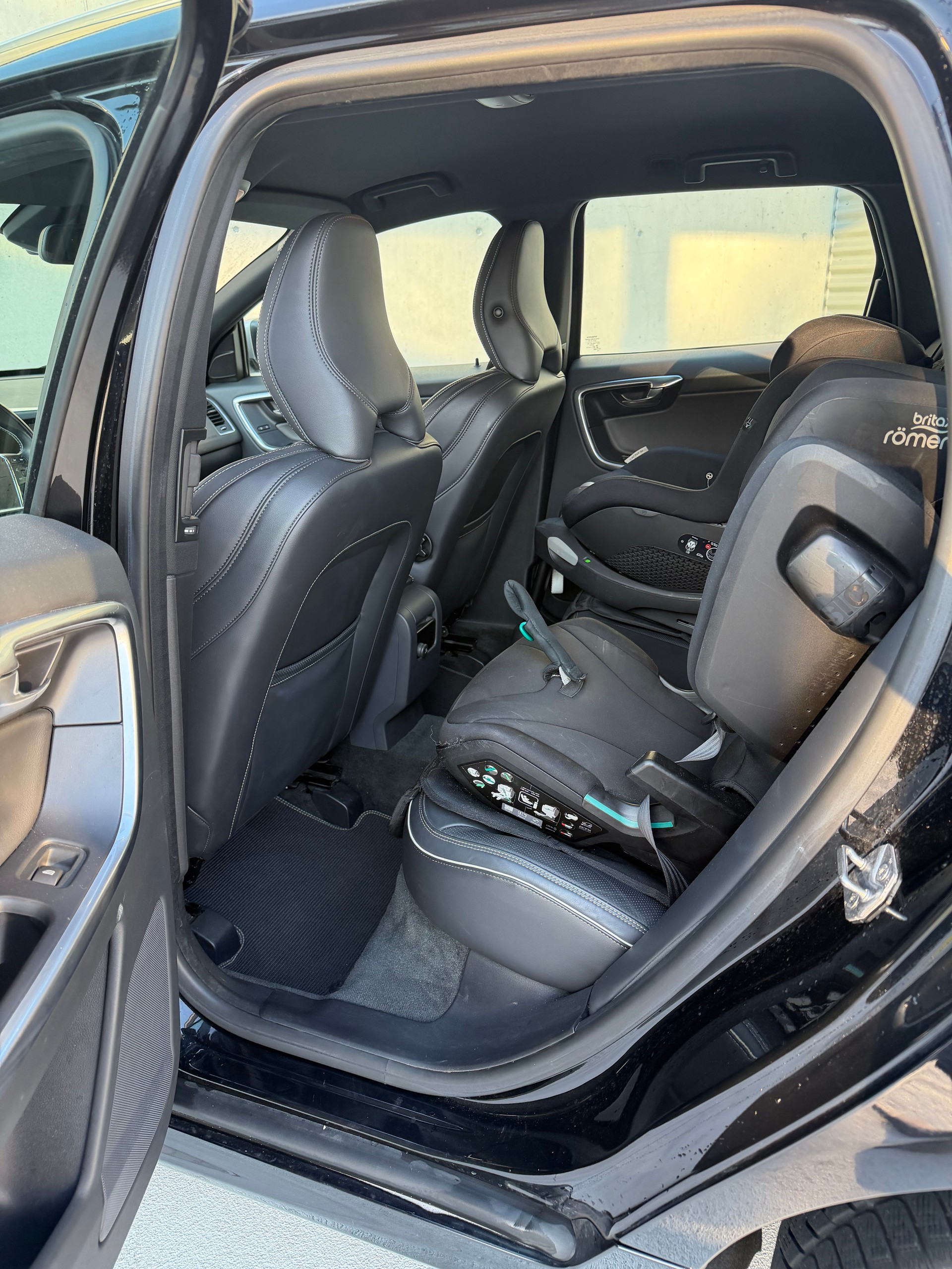 VOLVO XC60 3.0 T6 Summum R-Design AWD-image-4