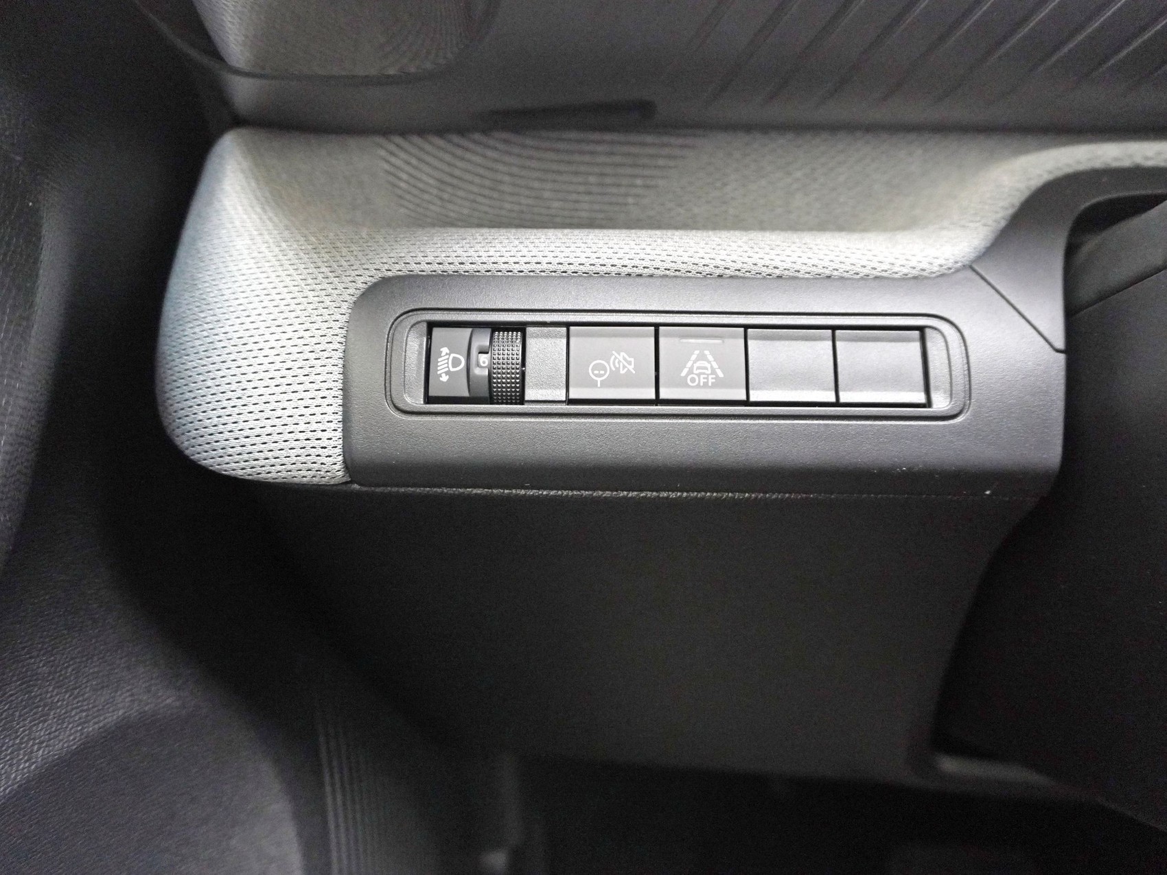 CITROEN C3 Aircross 1.2 Hybrid Business-image-16