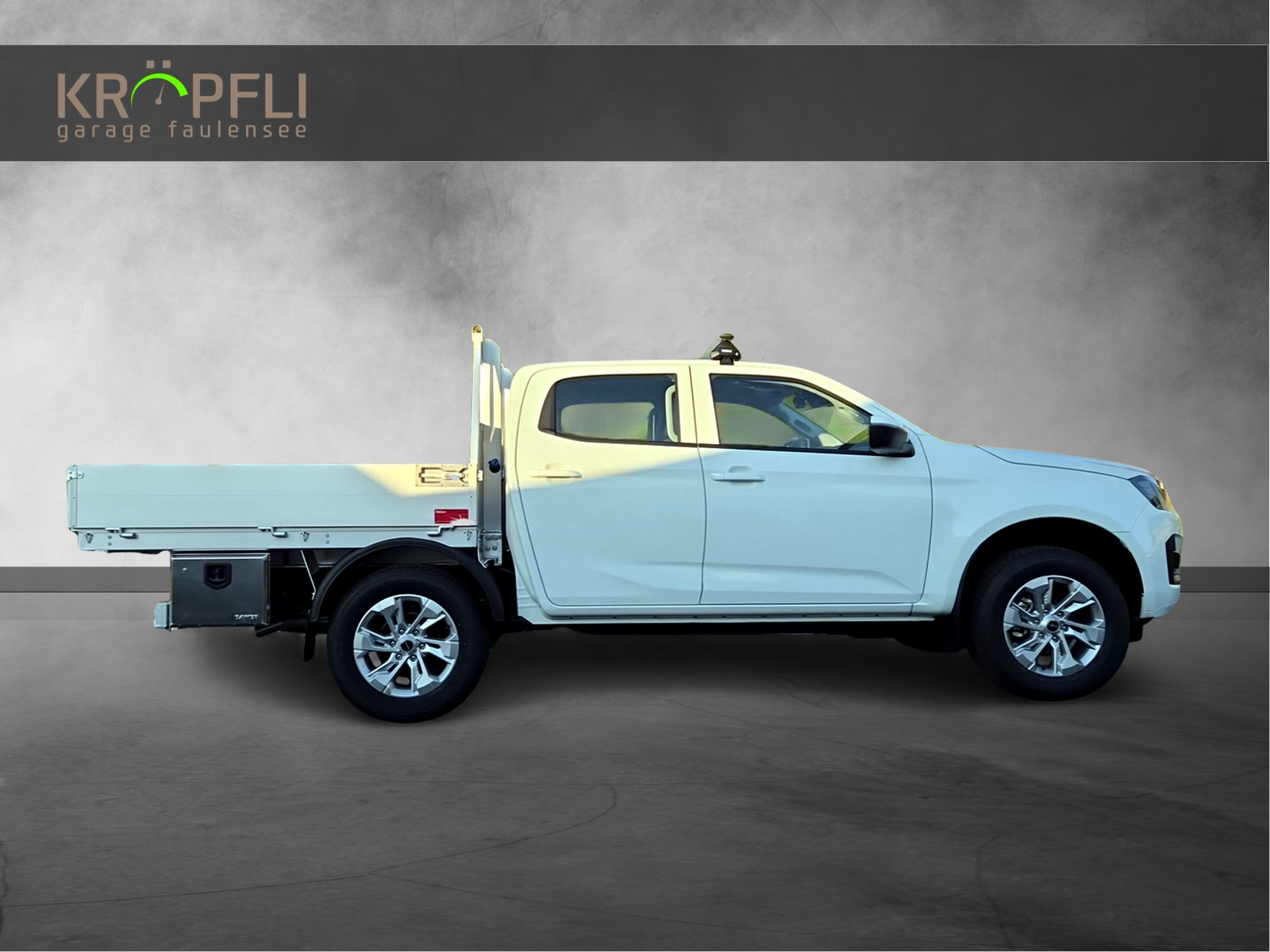 ISUZU D-MAX 2.2 CrewCab Evolution 4x4 AT-showroom-element-3