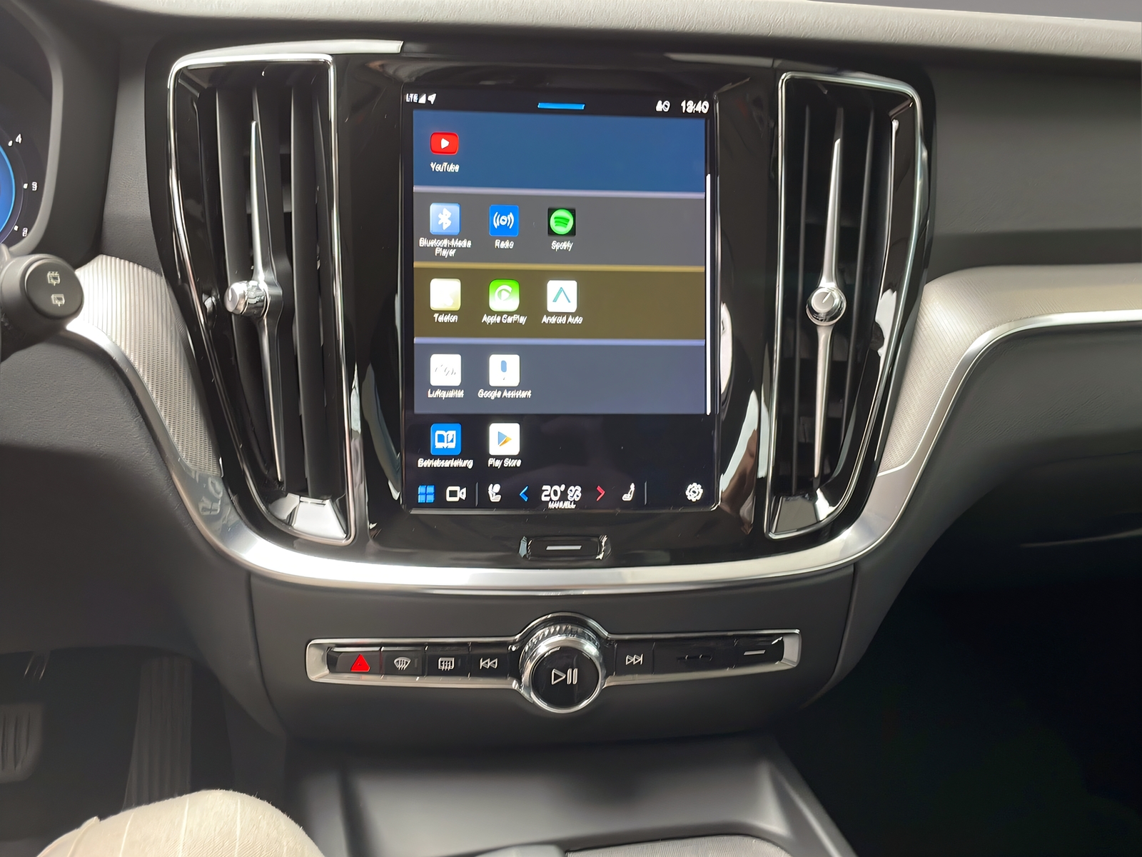 VOLVO V60 Cross Country 2.0 B4 Plus AWD-image-12