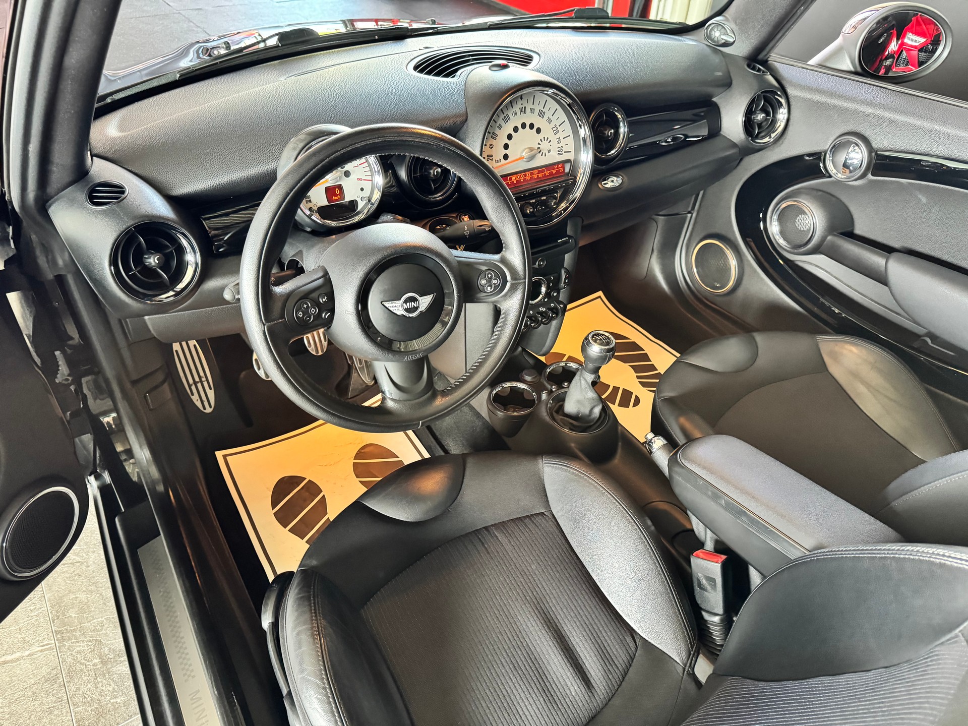MINI Cooper S Cabriolet-image-11
