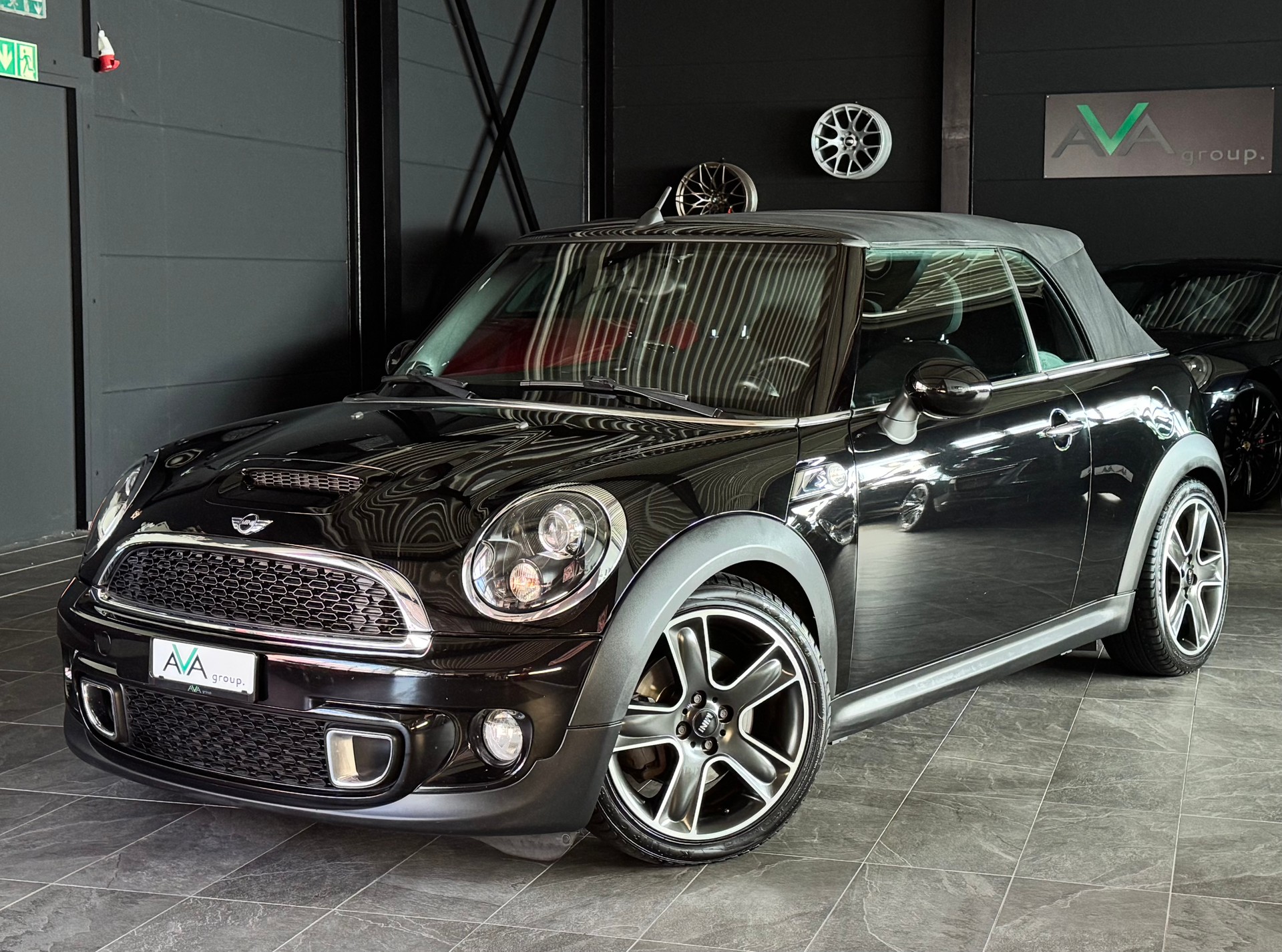 MINI Cooper S Cabriolet-image-0