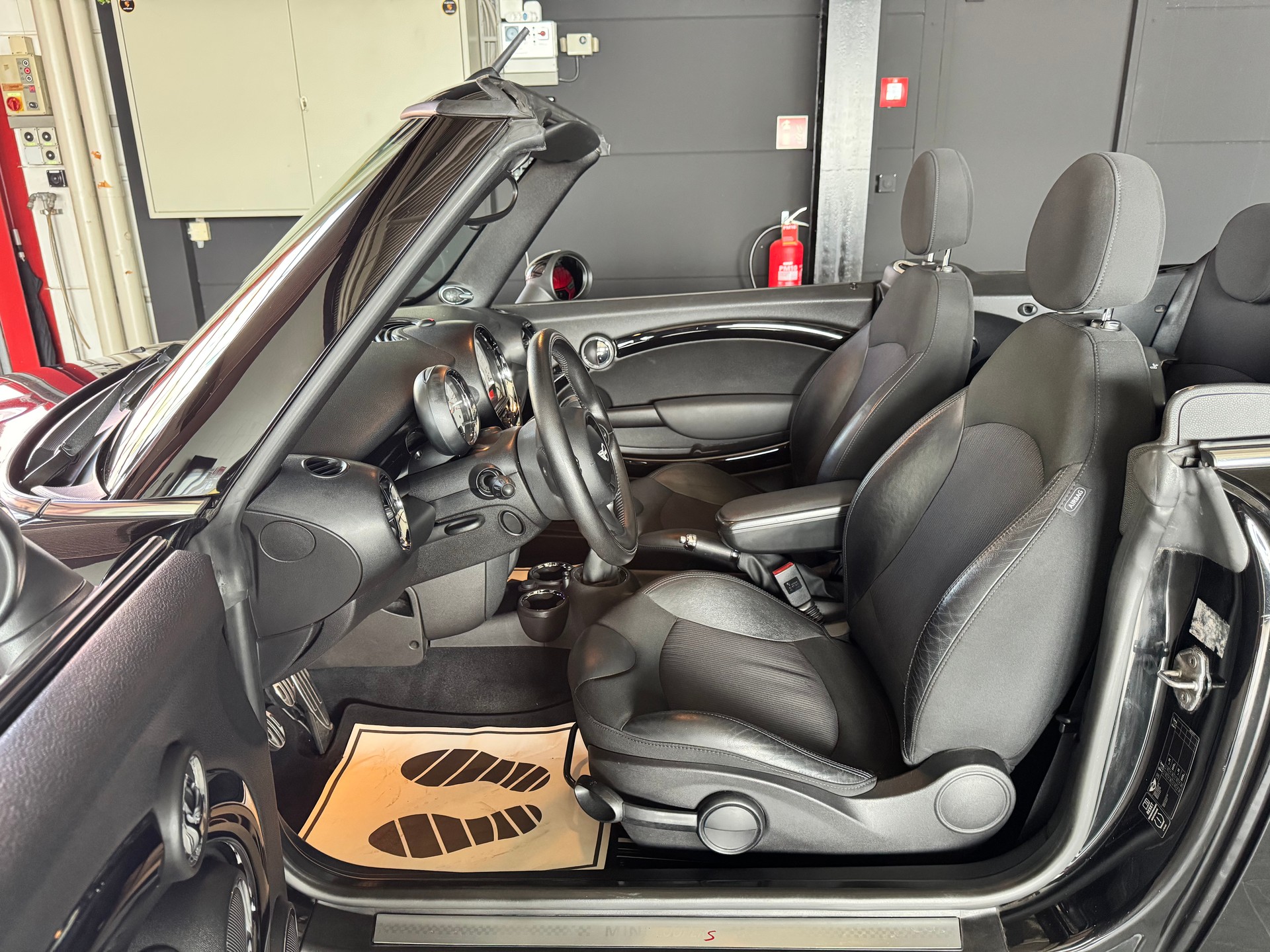 MINI Cooper S Cabriolet-image-12