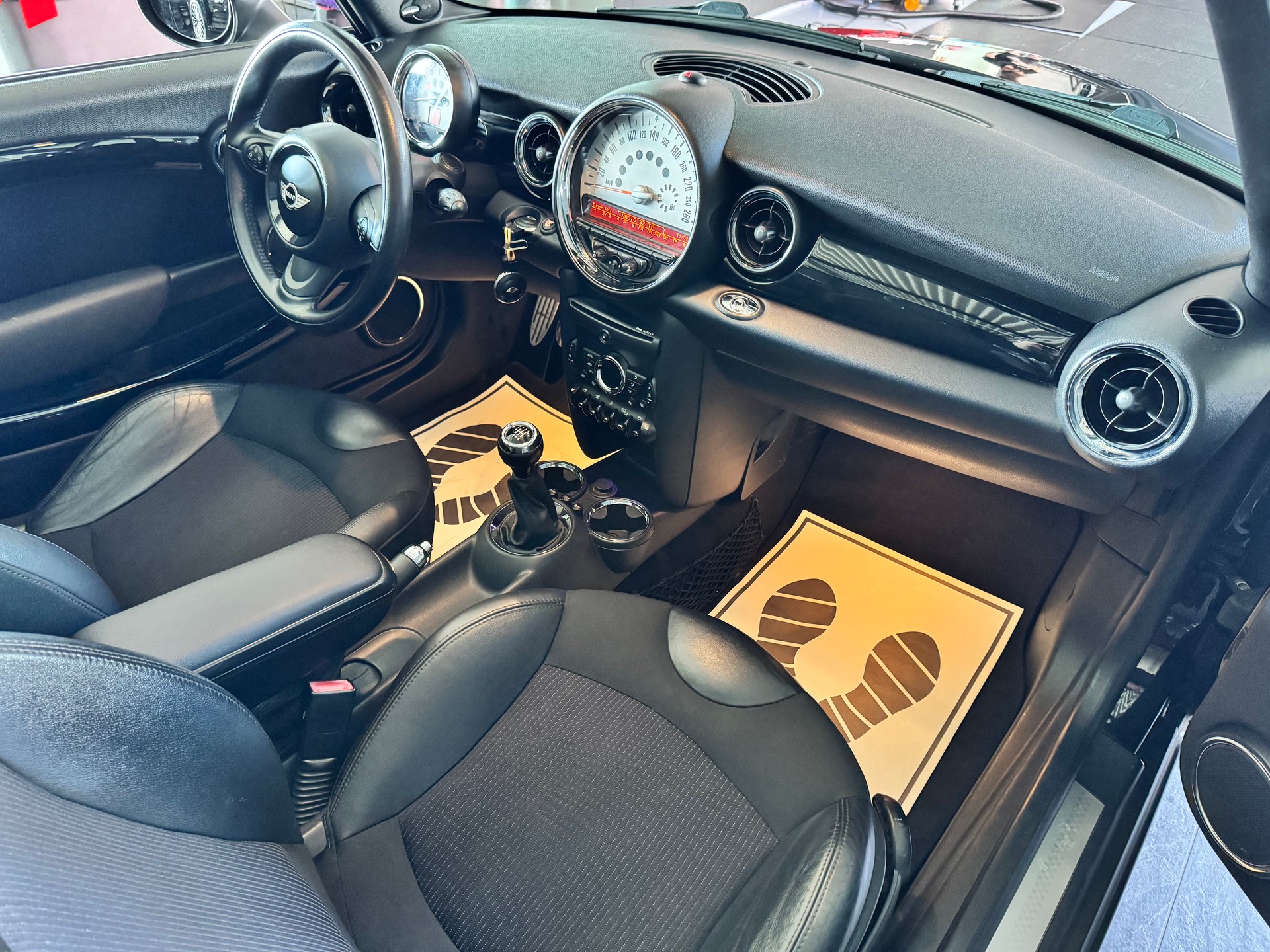 MINI Cooper S Cabriolet-image-9