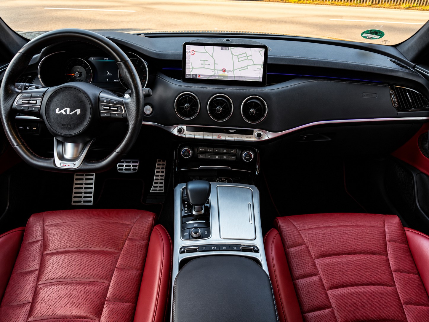 KIA Stinger 3.3 T-GDi GT Automat AWD / Ab MFK / Service gepflegt / Werksgarantie / Leder / Head up / Navi-image-11