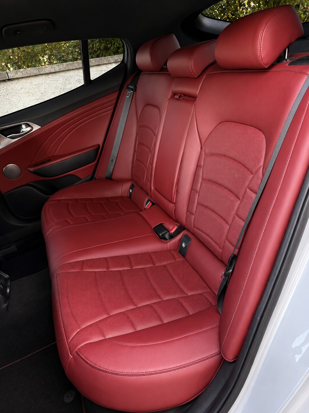 KIA Stinger 3.3 T-GDi GT Automat AWD / Ab MFK / Service gepflegt / Werksgarantie / Leder / Head up / Navi-image-12