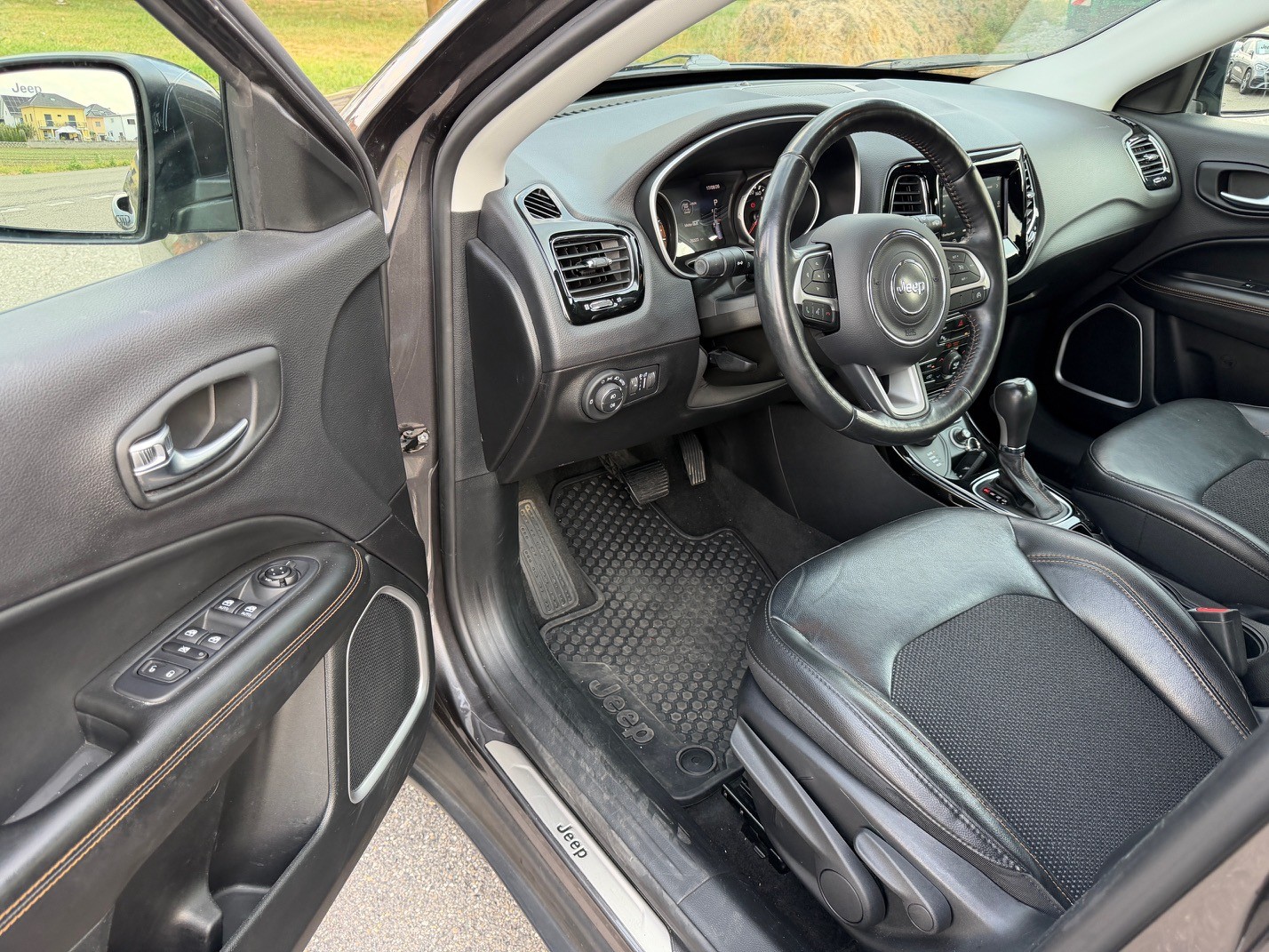 JEEP Compass 1.4 Turbo Limited AWD 9ATX-image-7