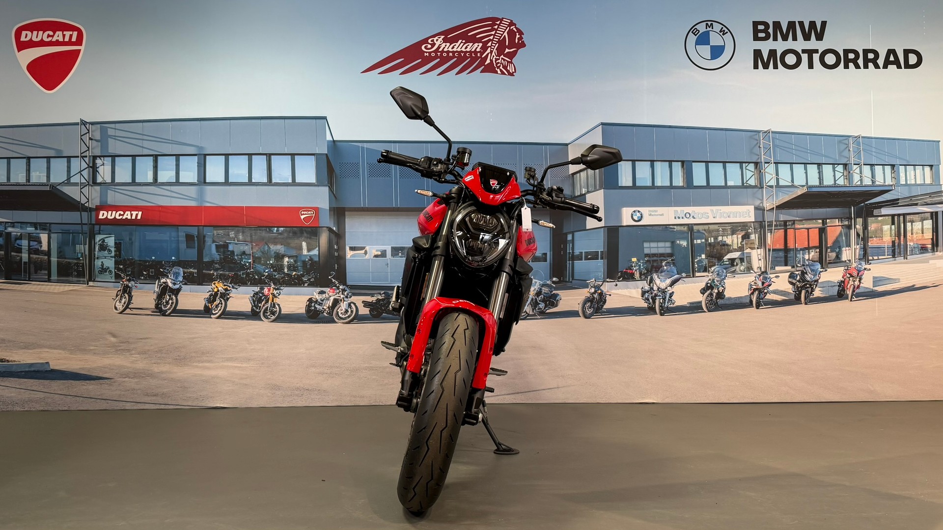 DUCATI Monster+ 890-showroom-element-1