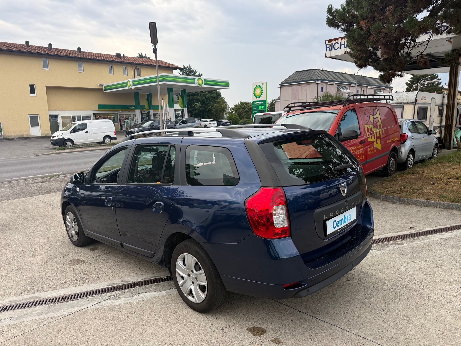 DACIA Logan MCV 0.9 Lauréate Automatic-image-9