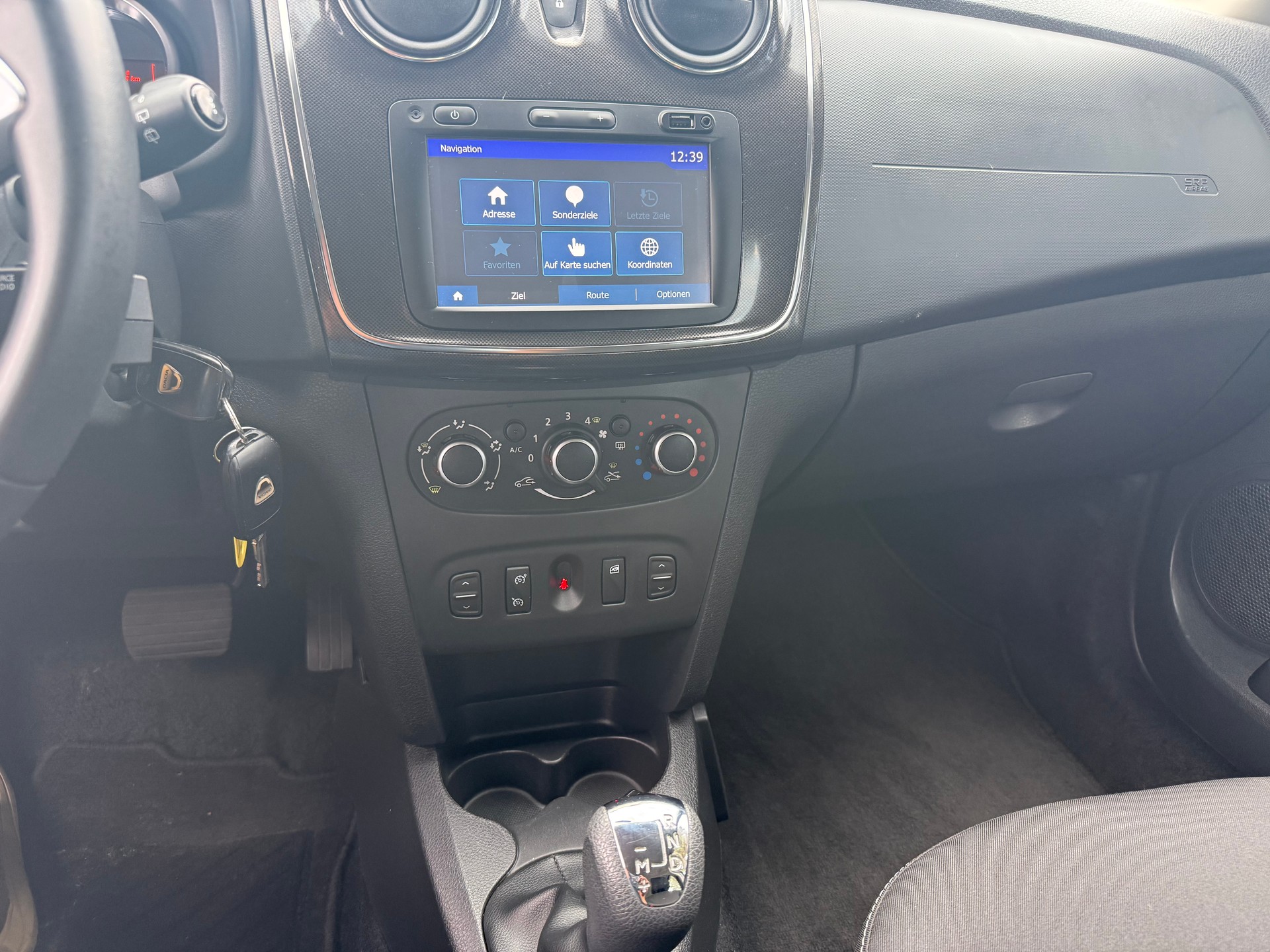 DACIA Logan MCV 0.9 Lauréate Automatic-image-2