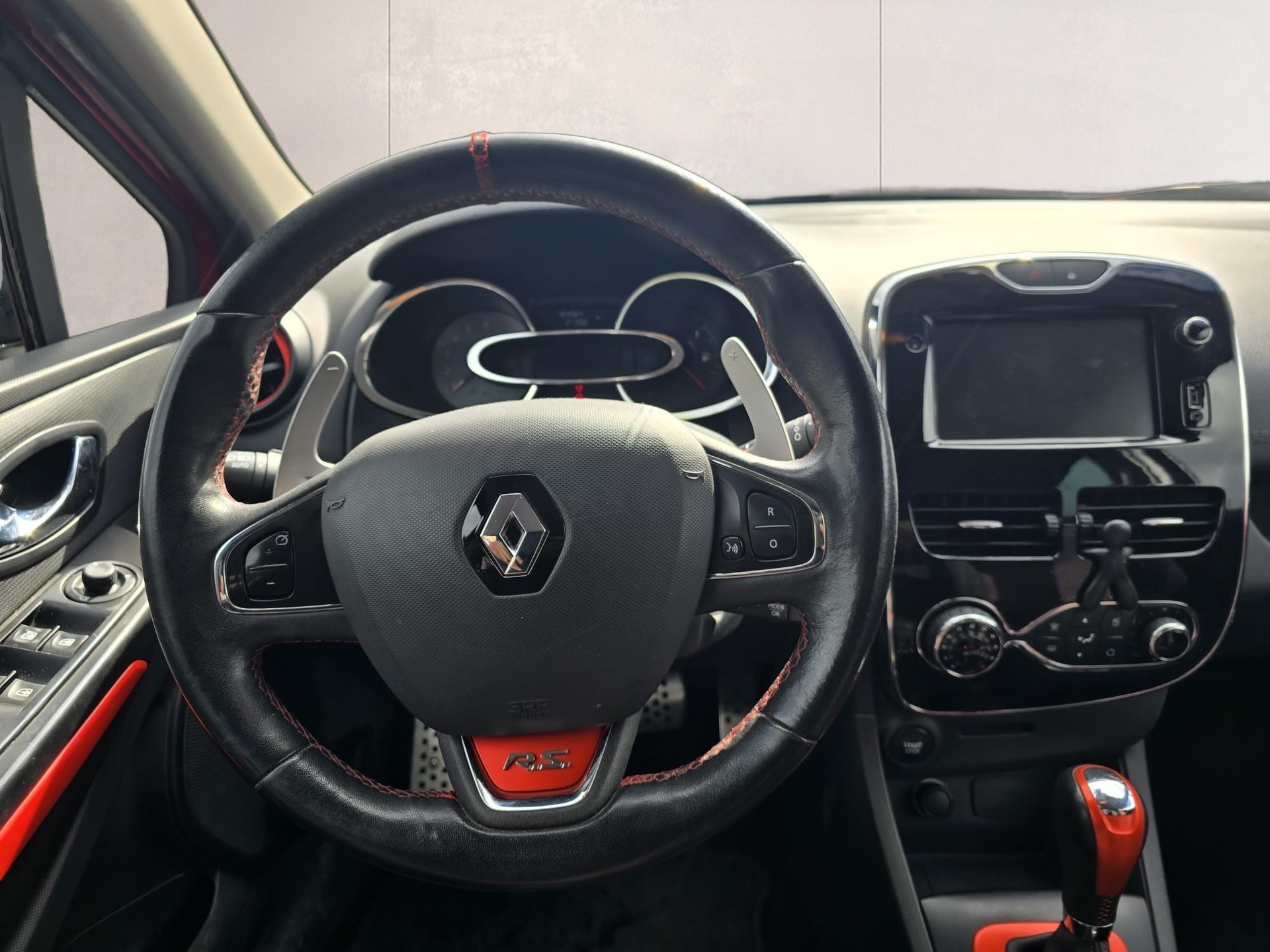 RENAULT Clio 1.6 T RS 200 EDC-image-8