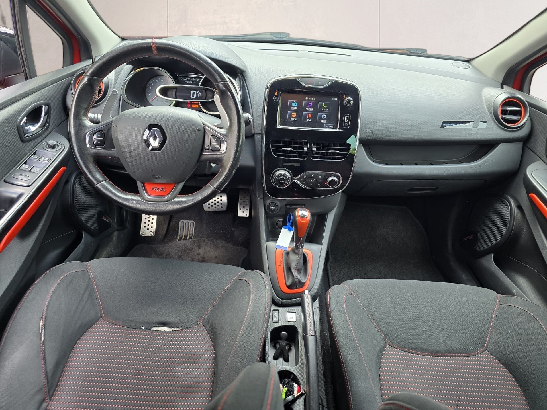 RENAULT Clio 1.6 T RS 200 EDC-image-10