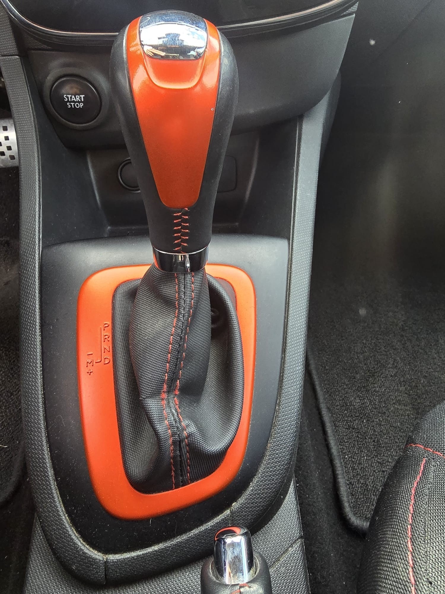 RENAULT Clio 1.6 T RS 200 EDC-image-11