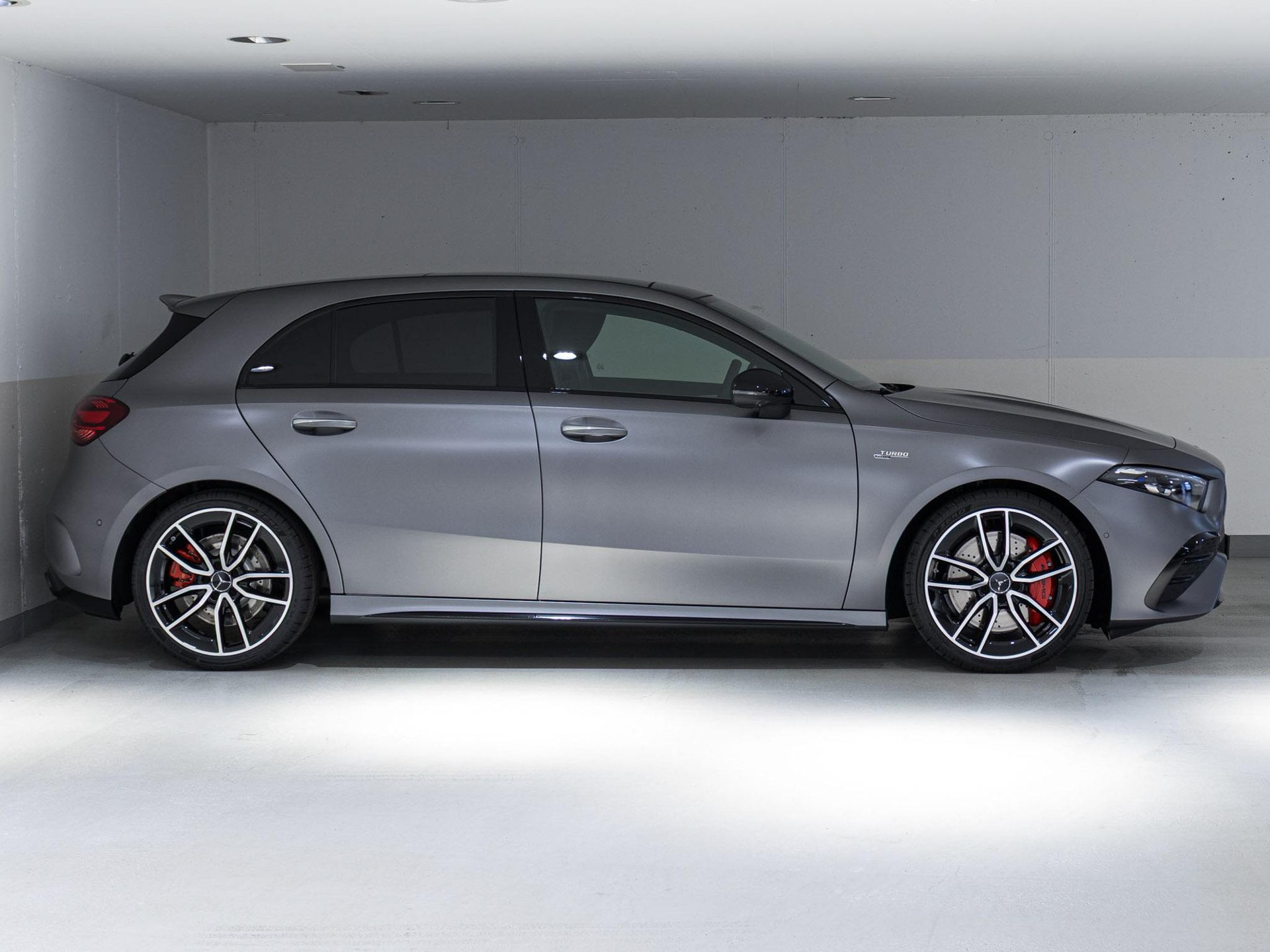MERCEDES-BENZ A 35 AMG 4MATIC-image-1