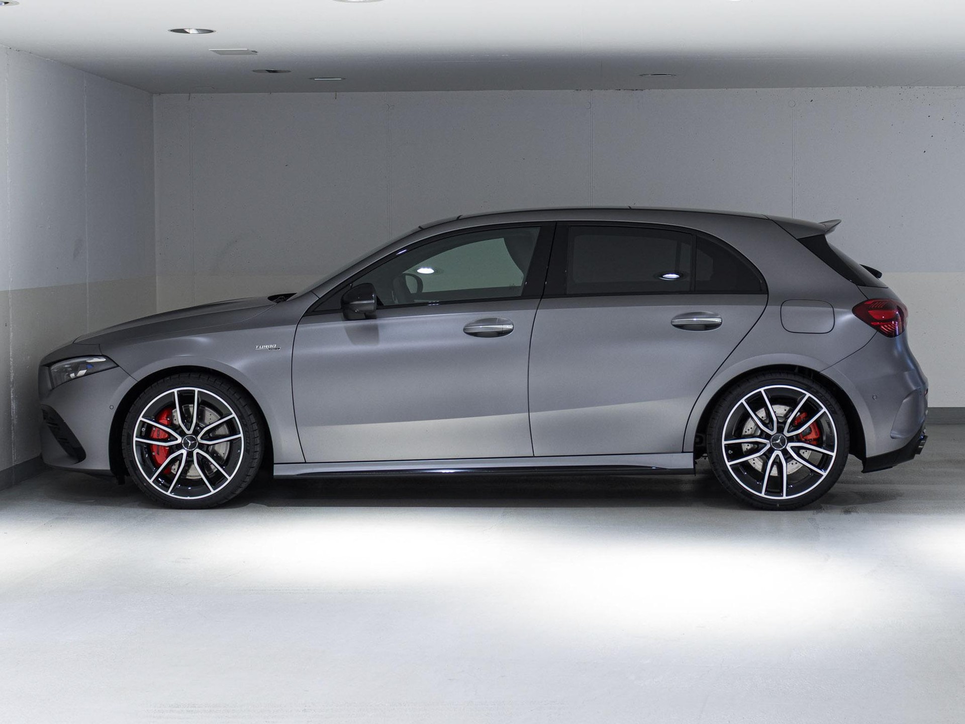 MERCEDES-BENZ A 35 AMG 4MATIC-image-4
