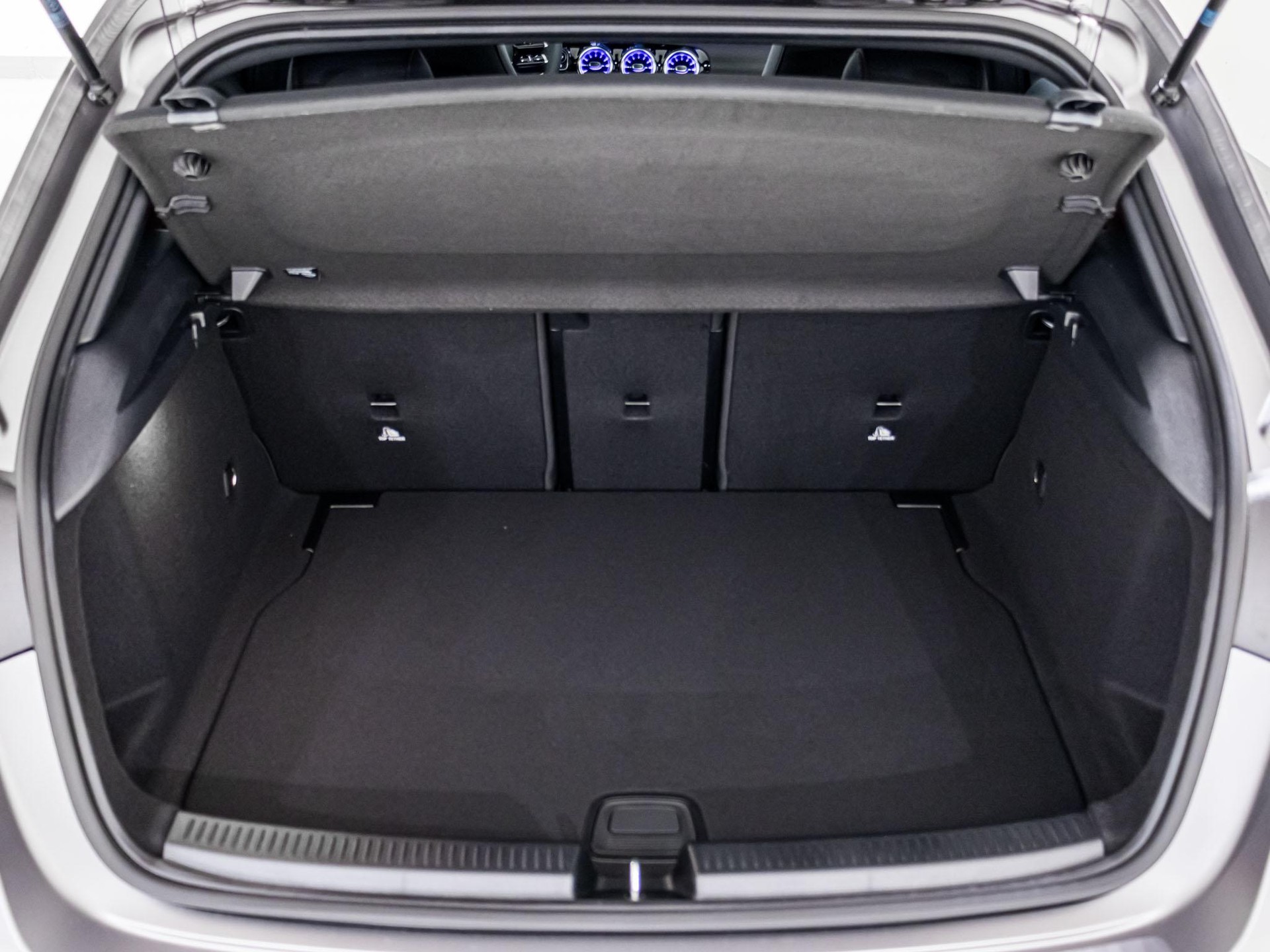 MERCEDES-BENZ A 35 AMG 4MATIC-image-13