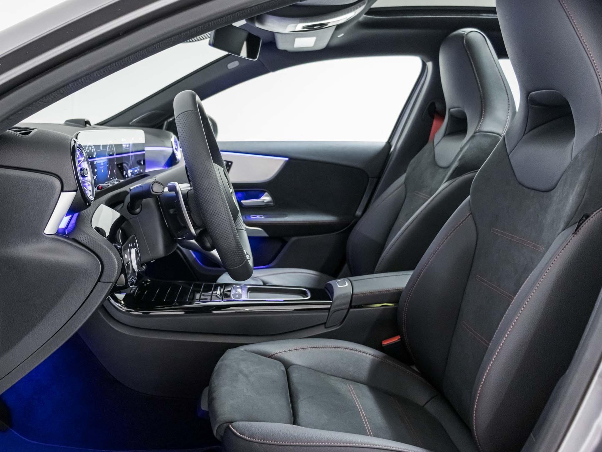 MERCEDES-BENZ A 35 AMG 4MATIC-image-6
