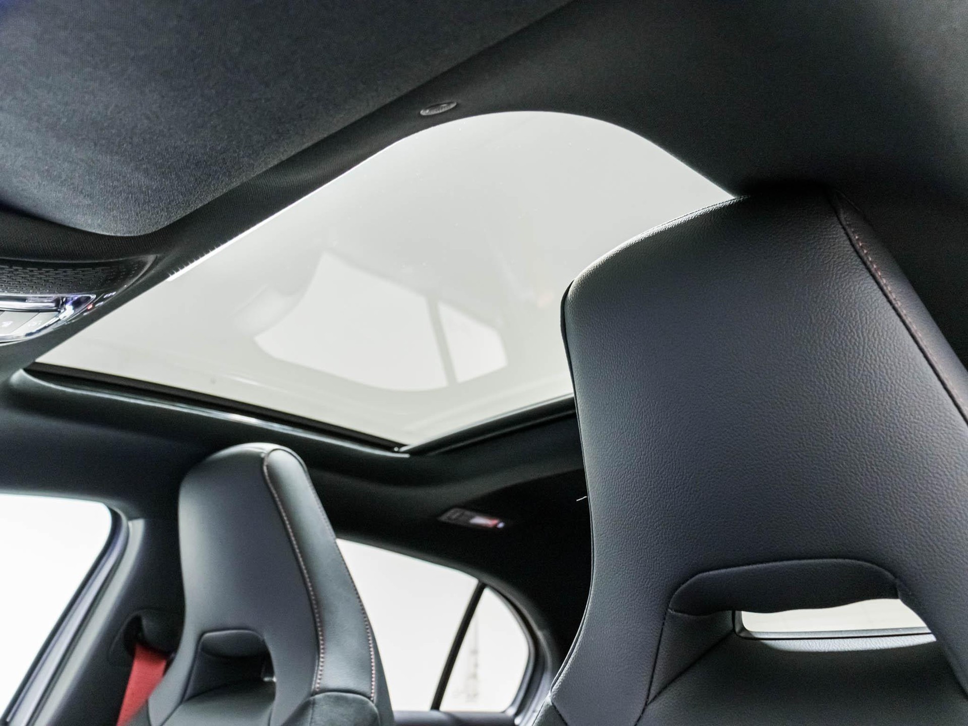 MERCEDES-BENZ A 35 AMG 4MATIC-image-8