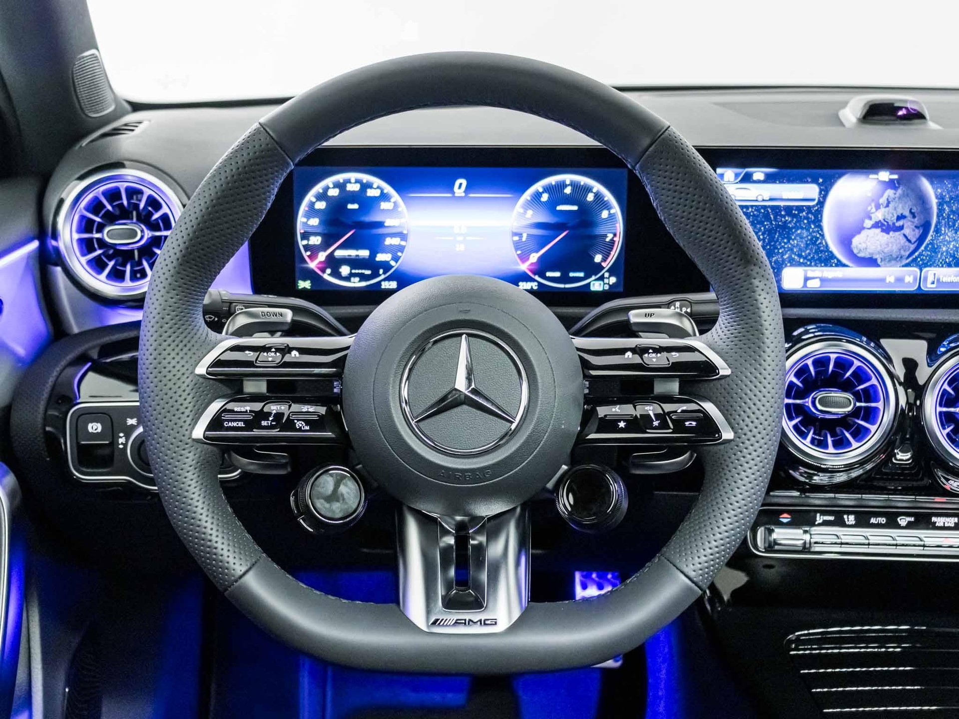 MERCEDES-BENZ A 35 AMG 4MATIC-image-10