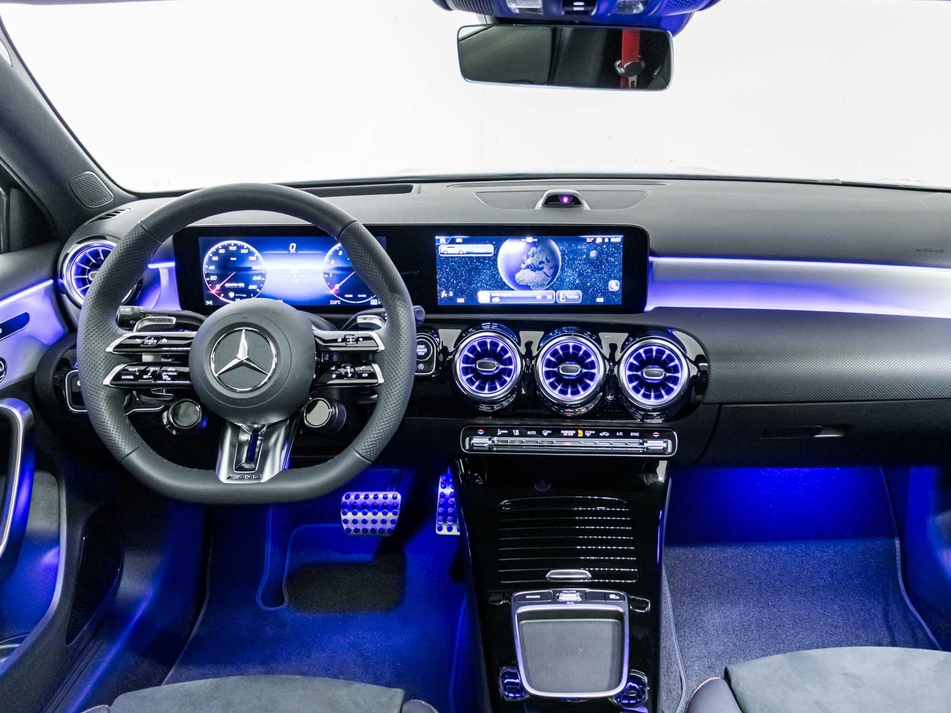 MERCEDES-BENZ A 35 AMG 4MATIC-image-11