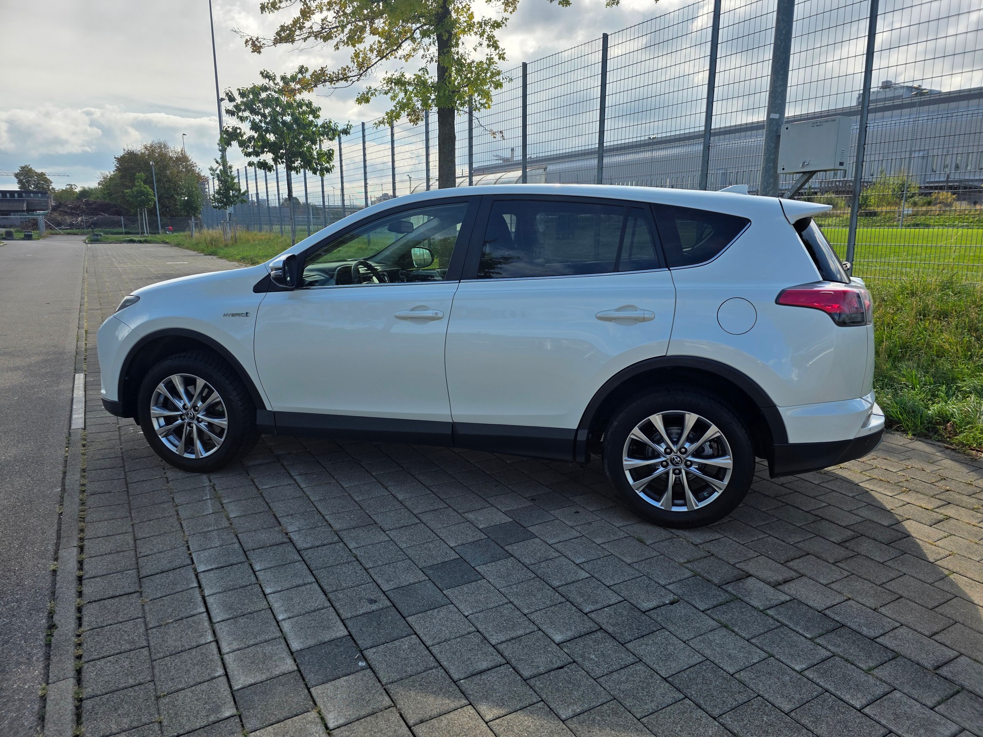 TOYOTA RAV-4 2.5 HSD Sol Premium e-CVT-image-5