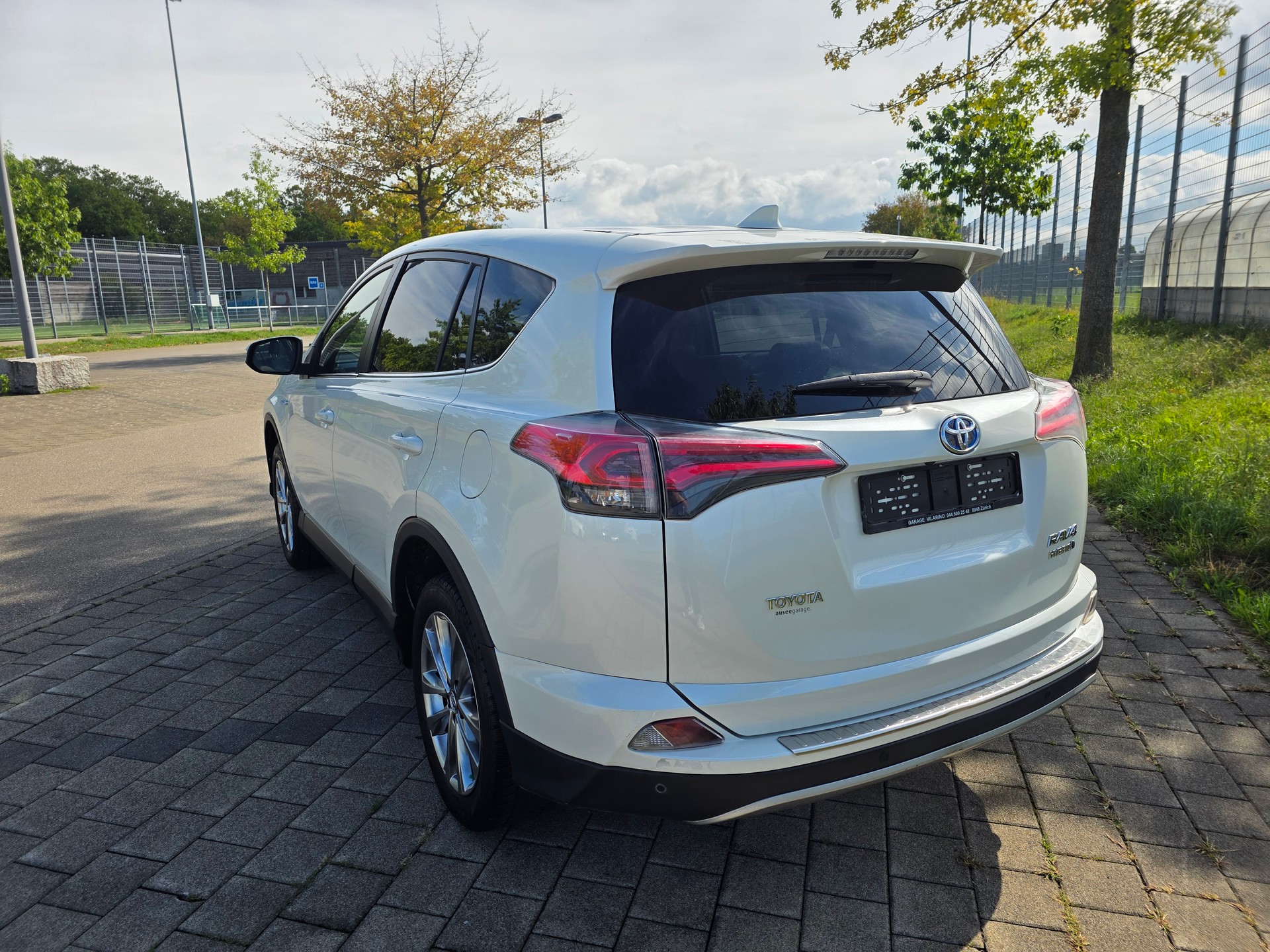 TOYOTA RAV-4 2.5 HSD Sol Premium e-CVT-showroom-element-2