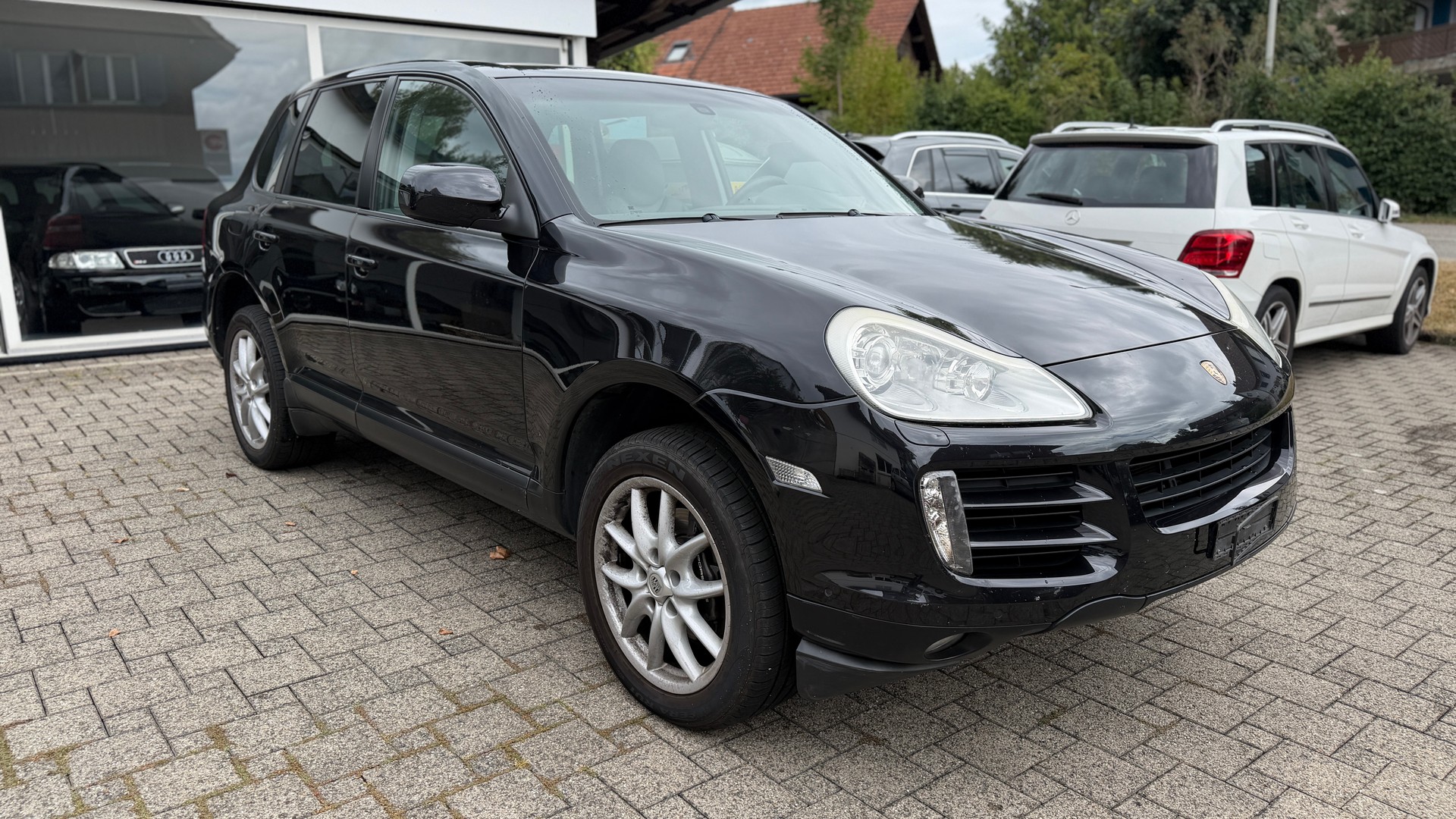 PORSCHE CAYENNE-image-1