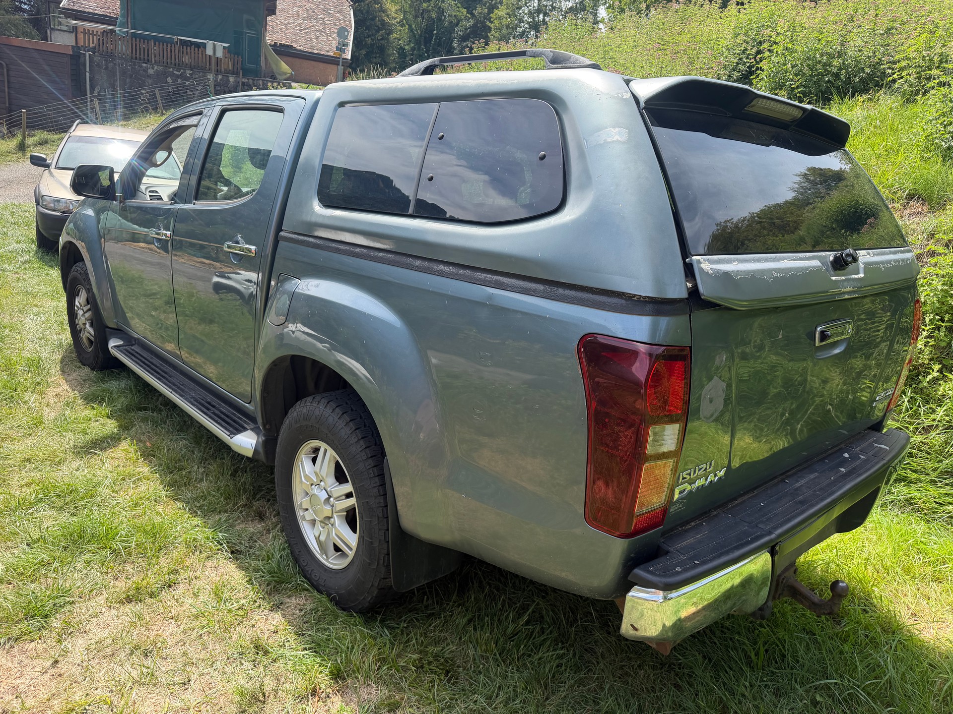ISUZU D-MAX 2.5 Crew Cab Quasar 4x4 A-image-6