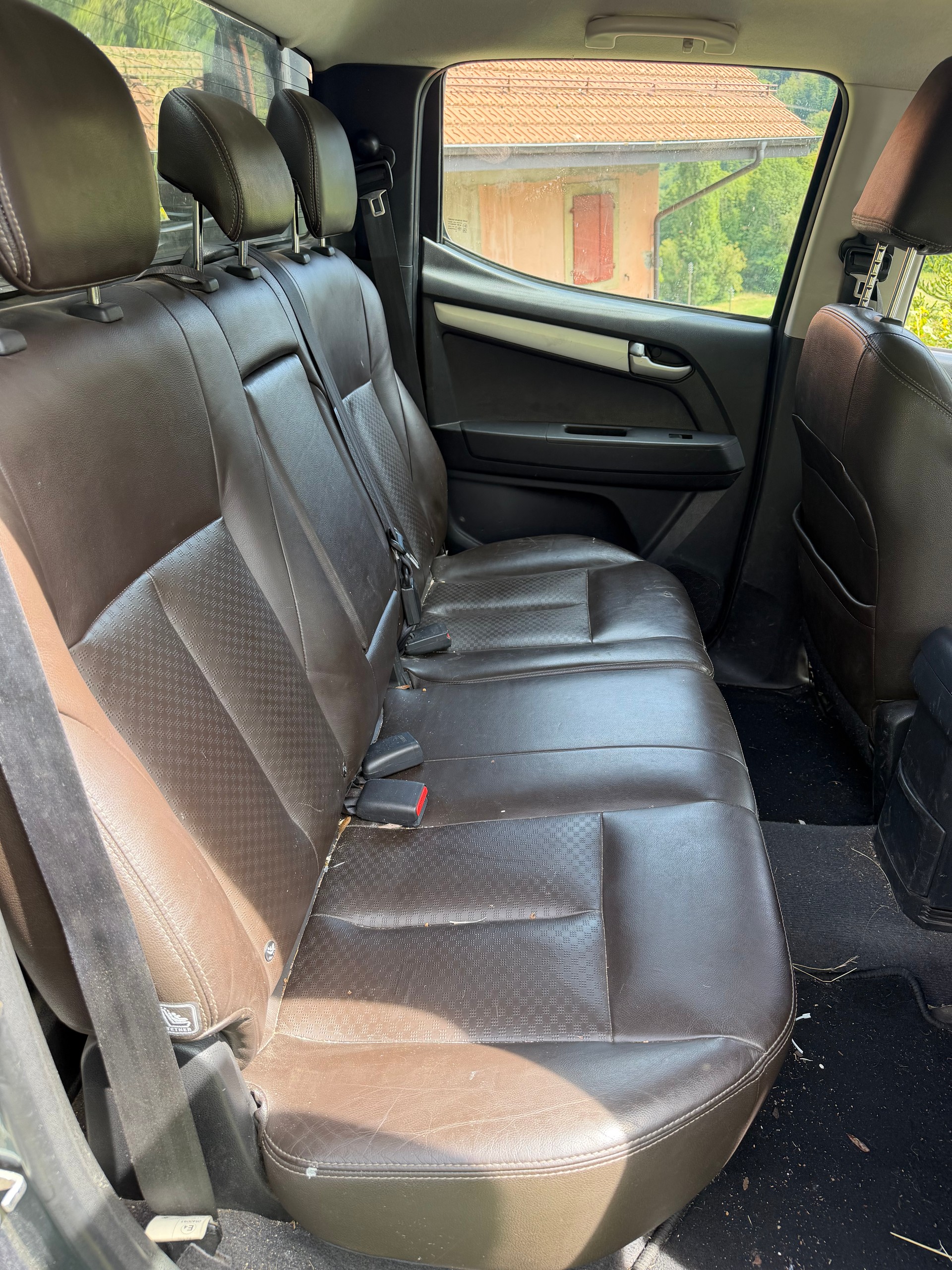 ISUZU D-MAX 2.5 Crew Cab Quasar 4x4 A-image-3