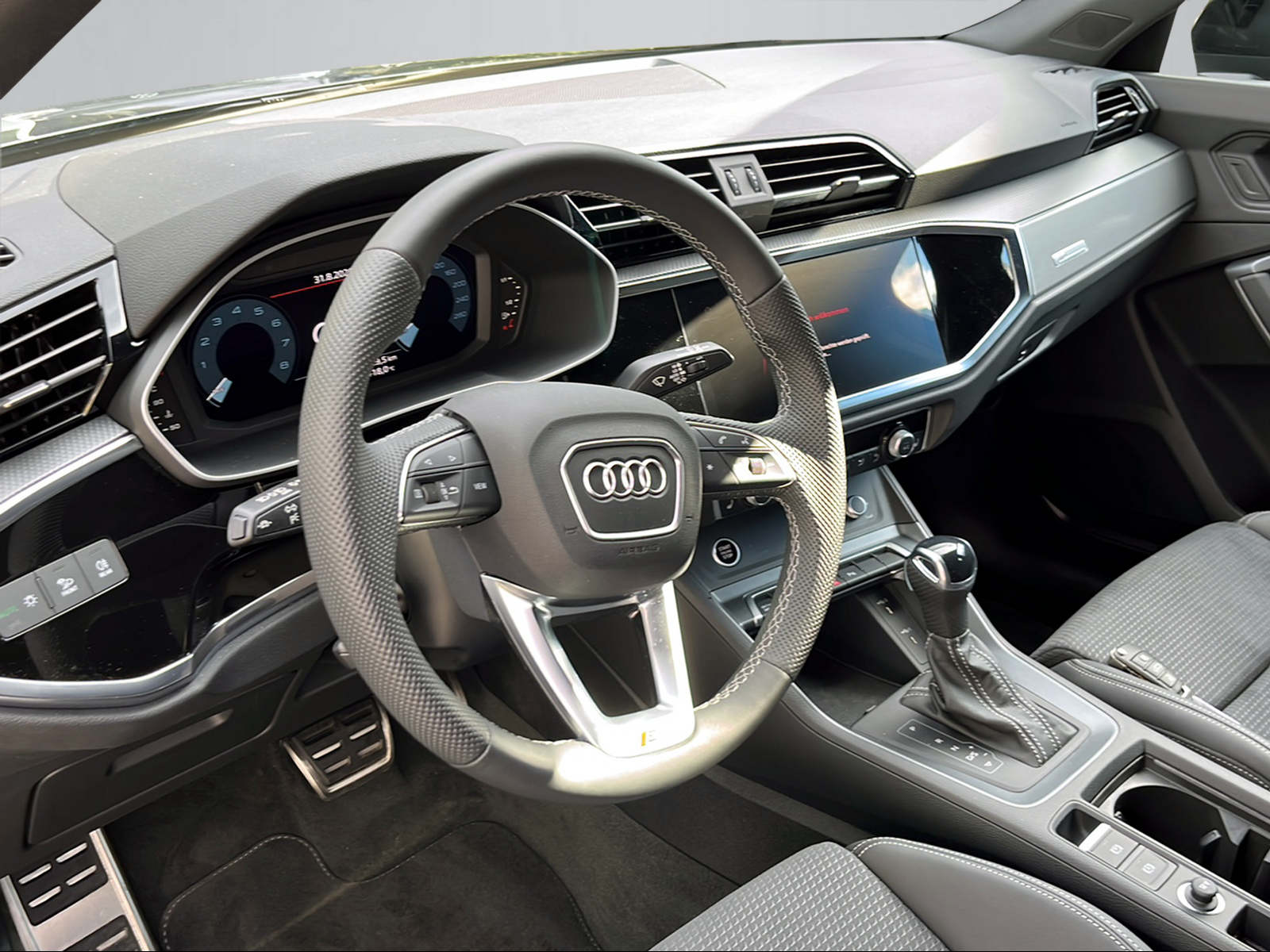 AUDI Q3 Sportback 110 kW TFSI S tronic-image-4
