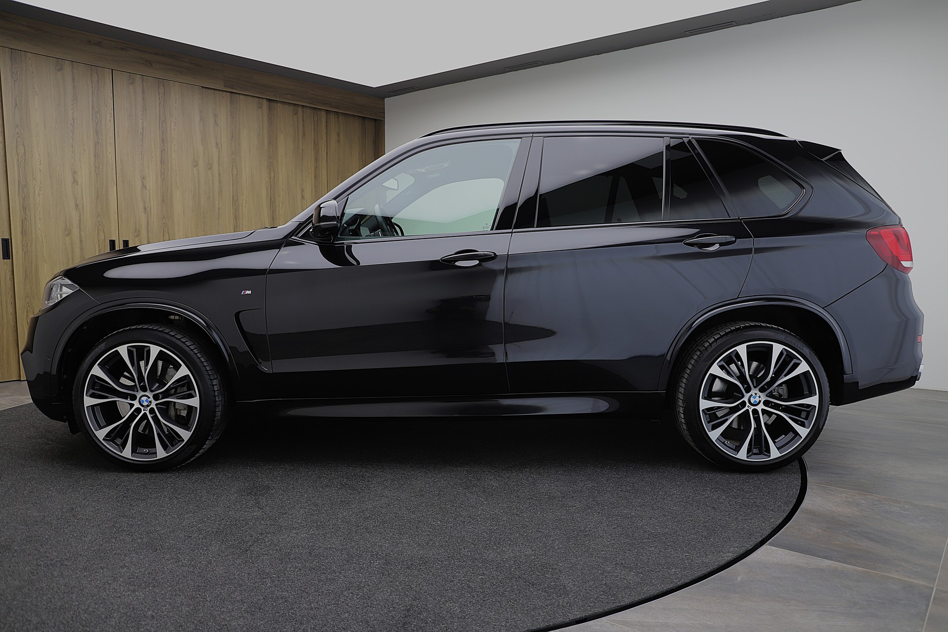 BMW X5 xDrive 50i Pure M Sport Steptronic-image-2
