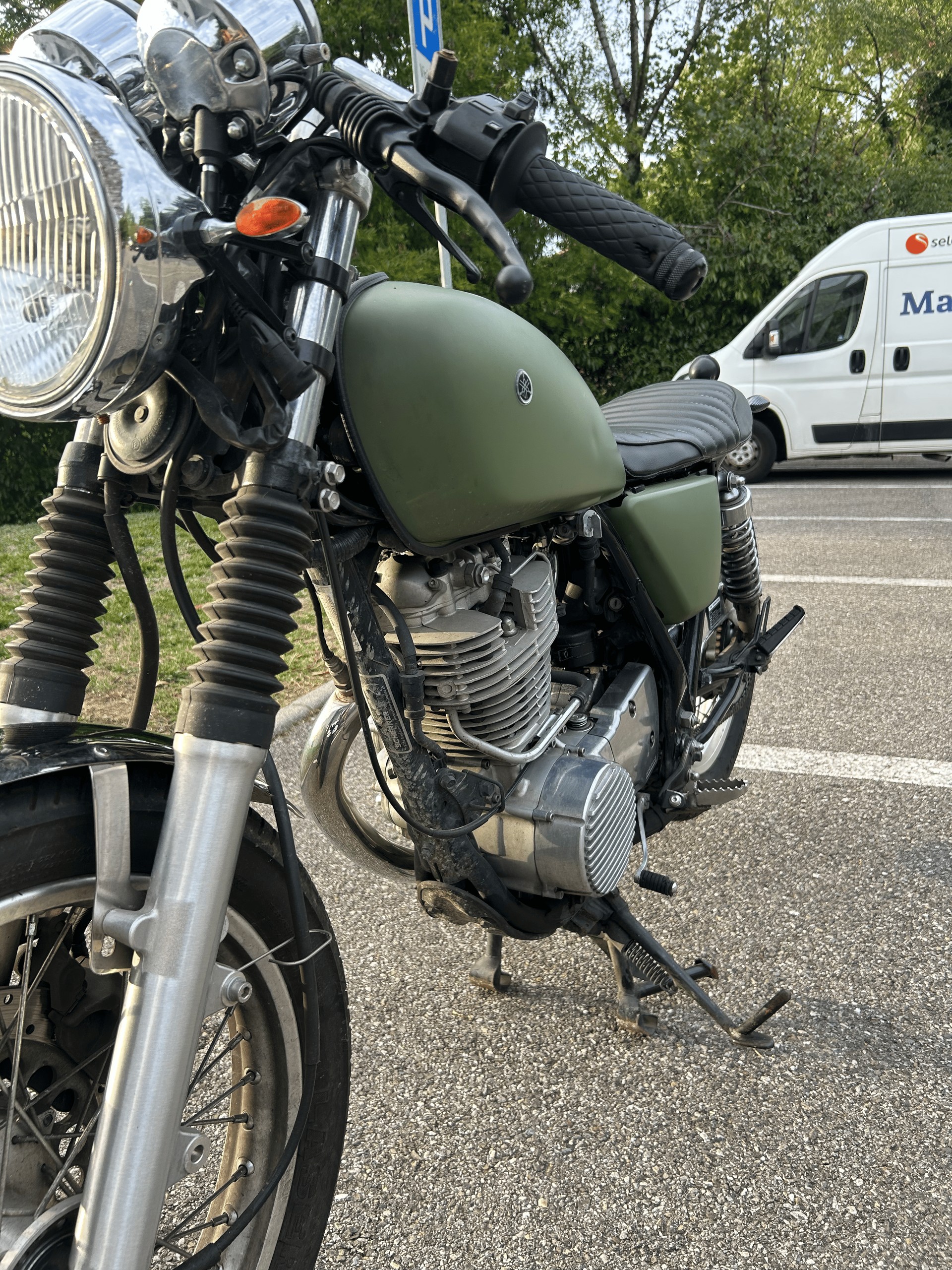 YAMAHA SR 400-image-2
