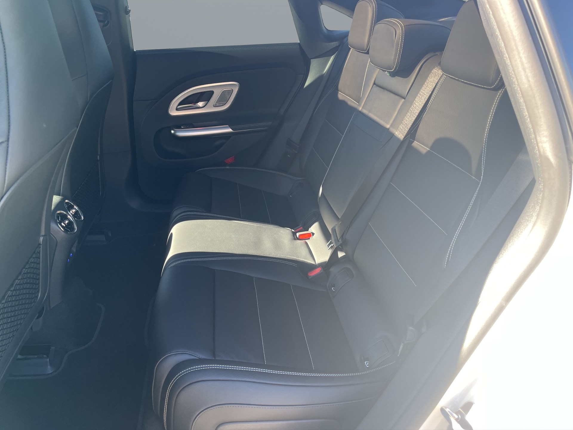 MERCEDES-BENZ CLA 350 4 Matic 85 kWh EQ-image-11