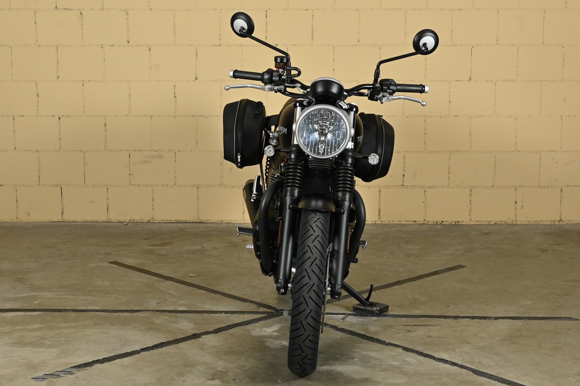 TRIUMPH Street Twin 900 i-showroom-element-2