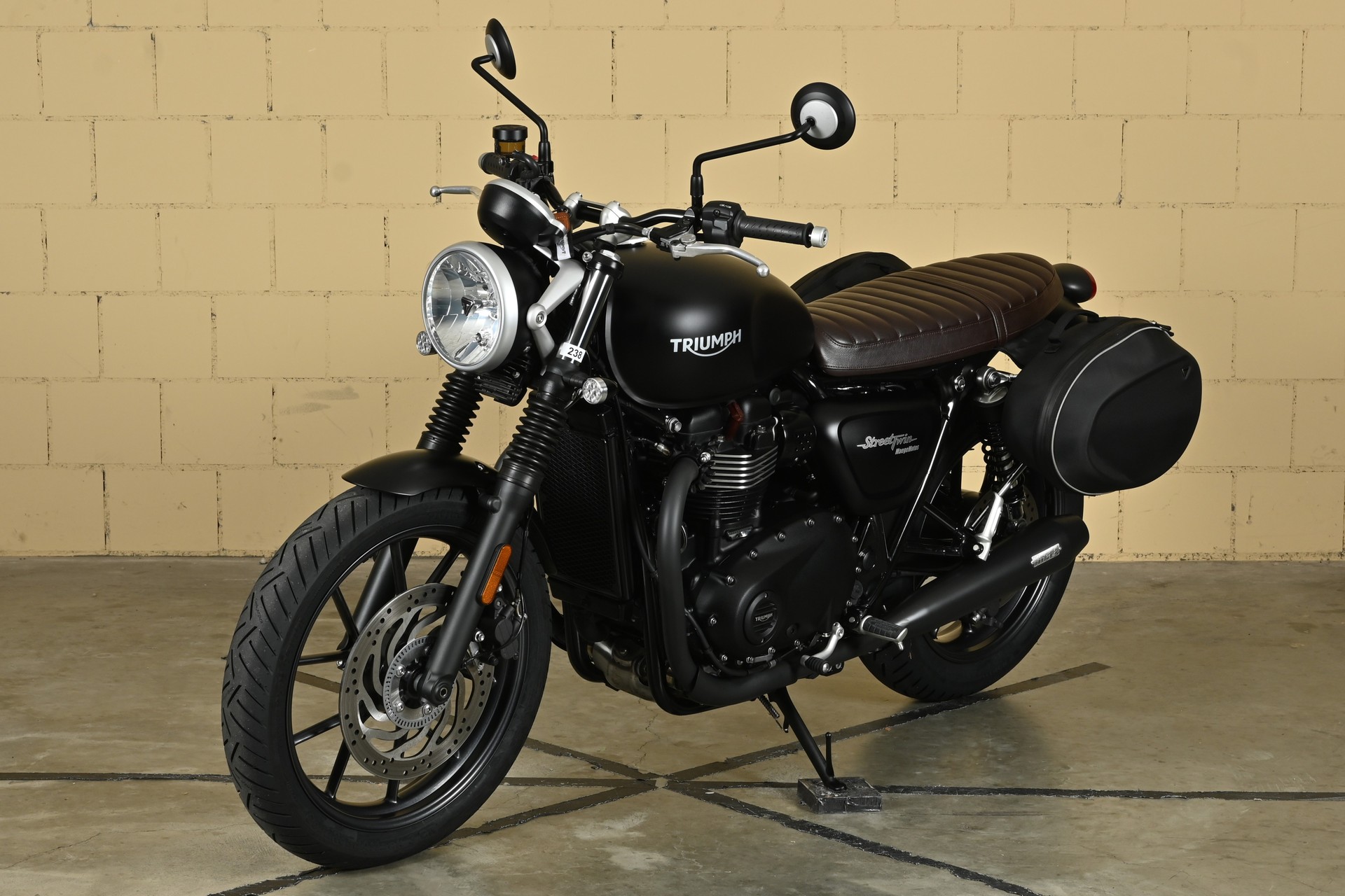 TRIUMPH Street Twin 900 i-image-10