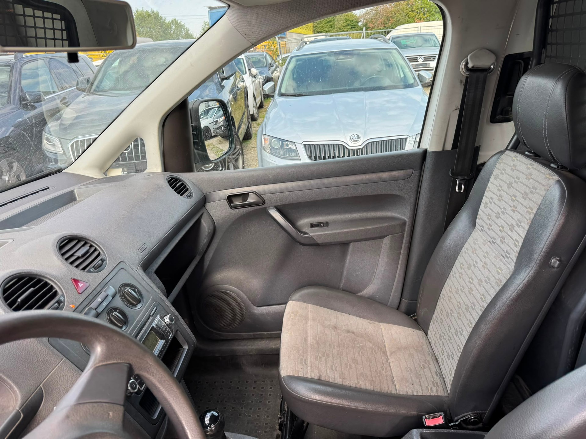 VW Caddy 1.2TSI Entry-image-9