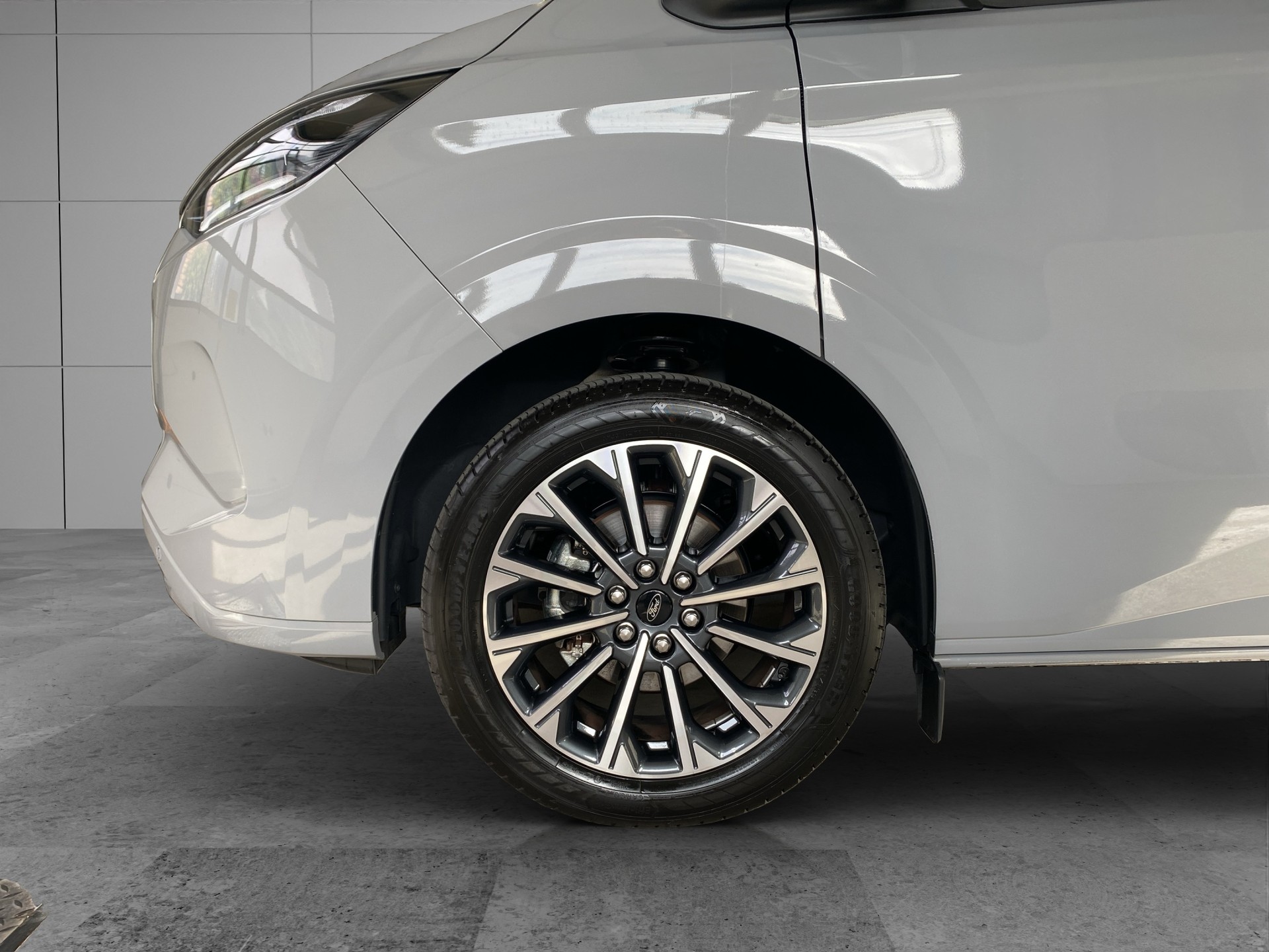 FORD Tourneo Bus 340 L1H1 PHEV TitaniumX-image-15
